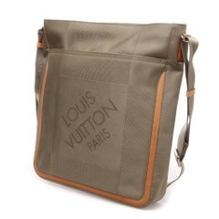 Mens crossbody Damier sable, with tanned leather trim and silver-tone hardware