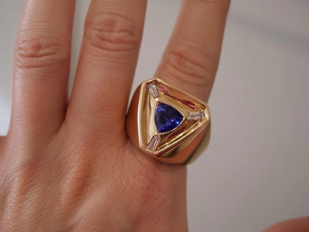 Herren Custom 40,72 Gramm Tansanit & Diamant 14K Gelbgold Ring Größe 12,5 im Angebot 4