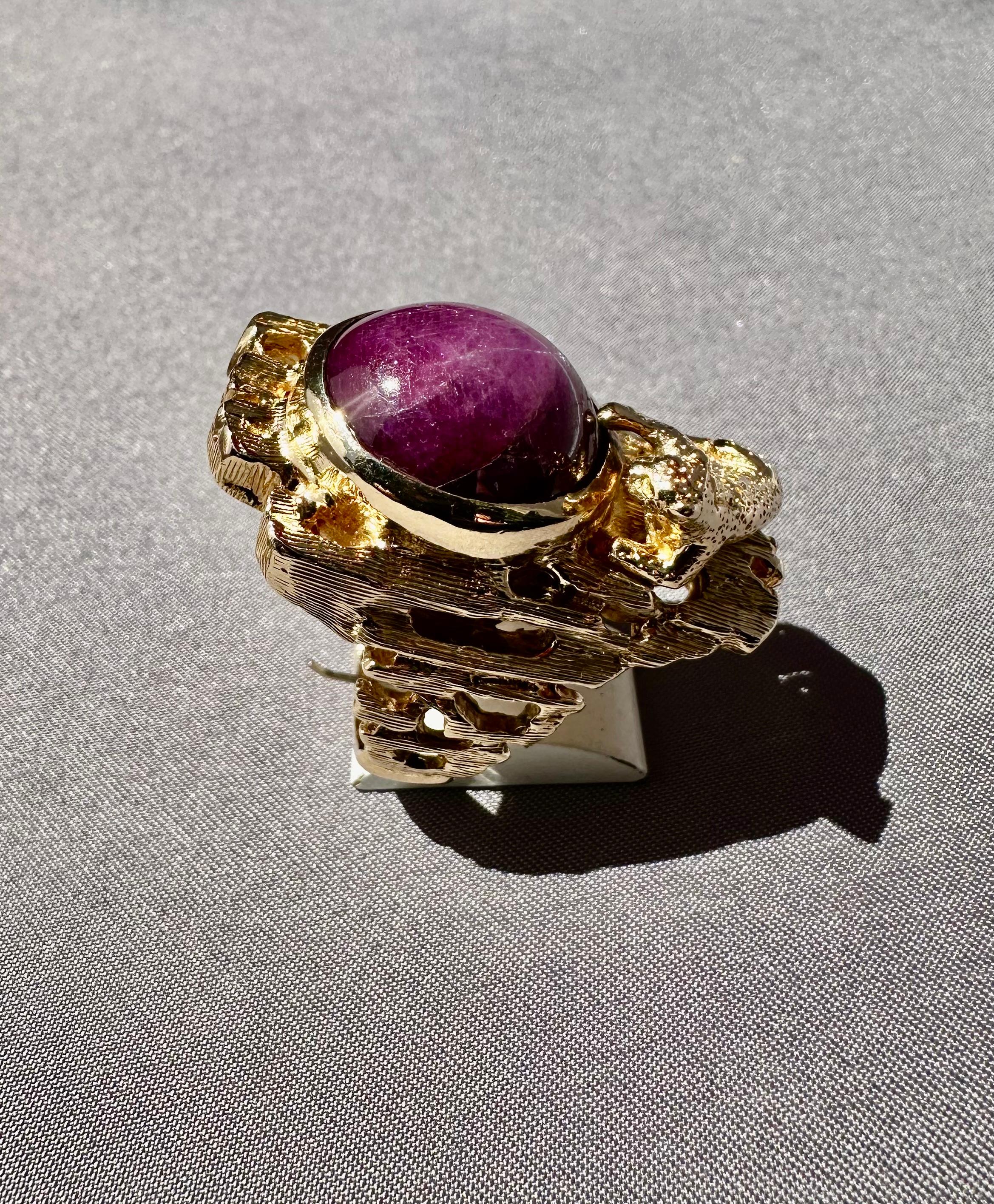 Men's Genuine Natural East Indian Ruby Star 18 Cts. 14K Yellow Gold Leopard Ring

Description / Condition: New. All jewelry has been professionally scrutinized and cleaned prior to being offered for sale. Leopard figure with gold bark