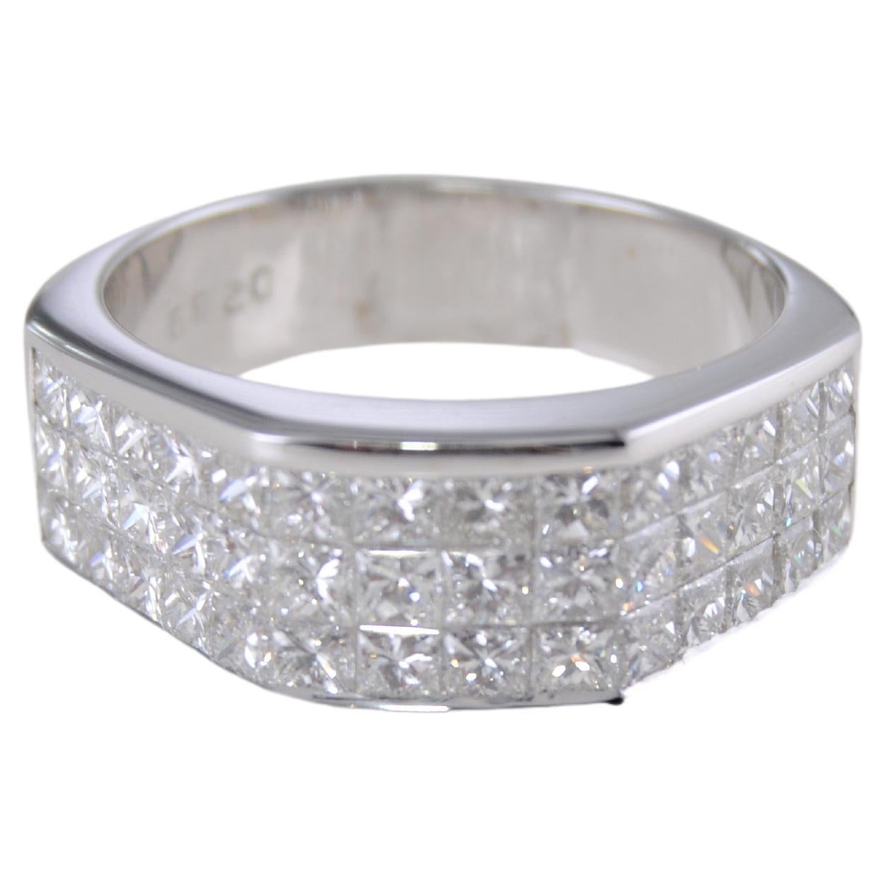 Contemporary Men's Custom Made 18 Karat White Gold Ring with 2.89ctw In Princess Cut Diamonds For Sale