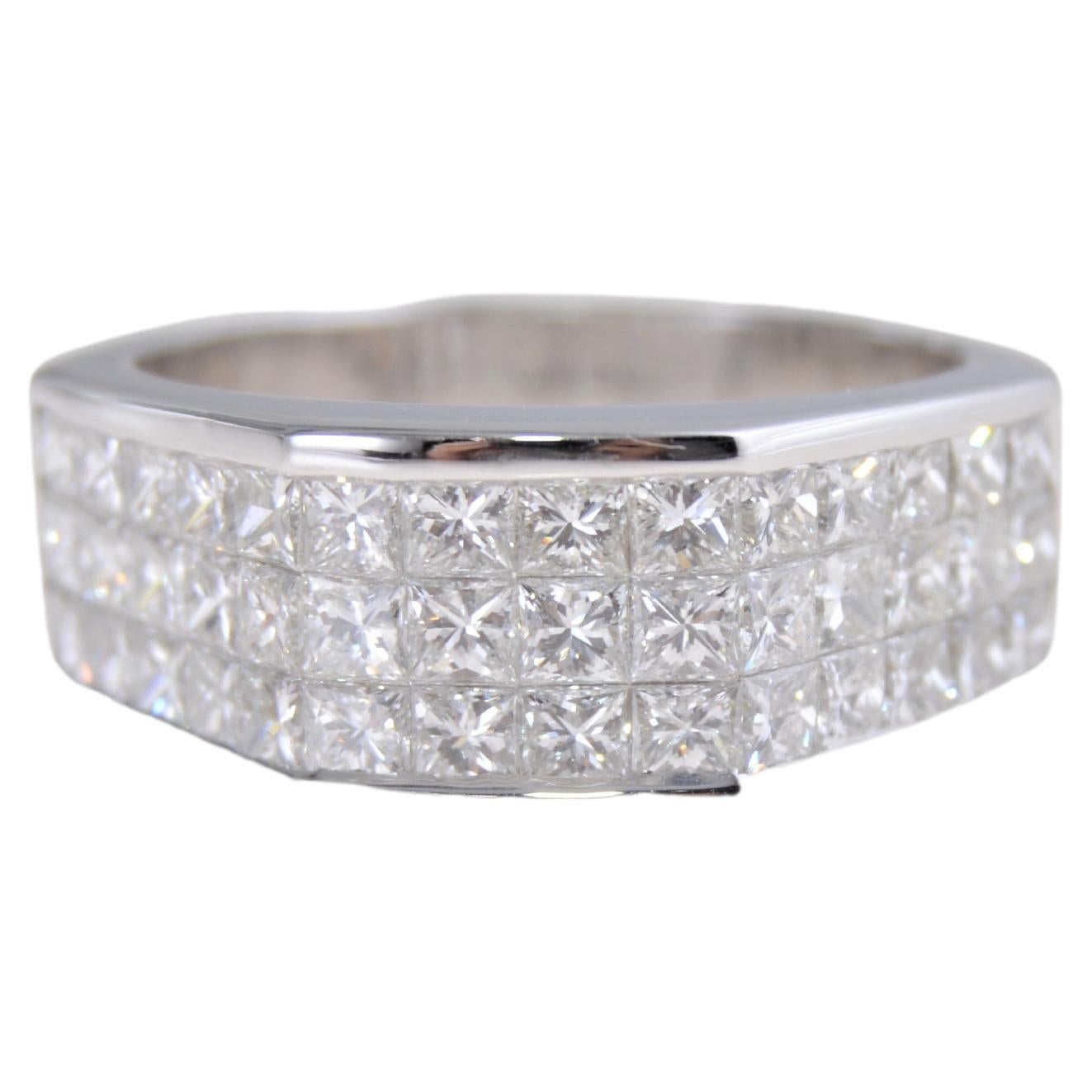 Women's Men's Custom Made 18 Karat White Gold Ring with 2.89ctw In Princess Cut Diamonds For Sale