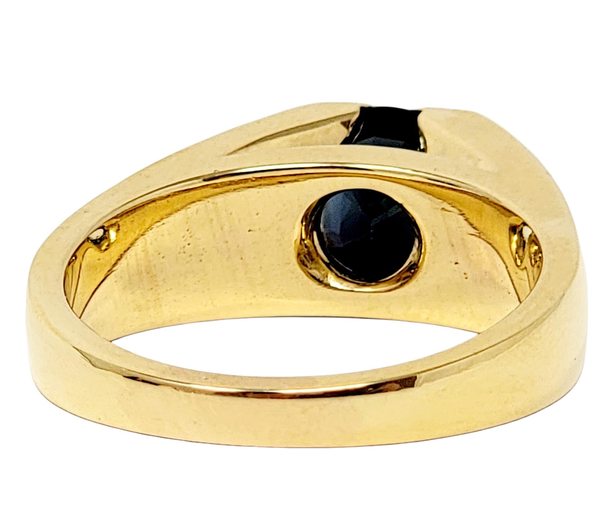 Contemporary Men's Dark Blue Solitaire Oval Sapphire Band Ring in 18 Karat Yellow Gold For Sale