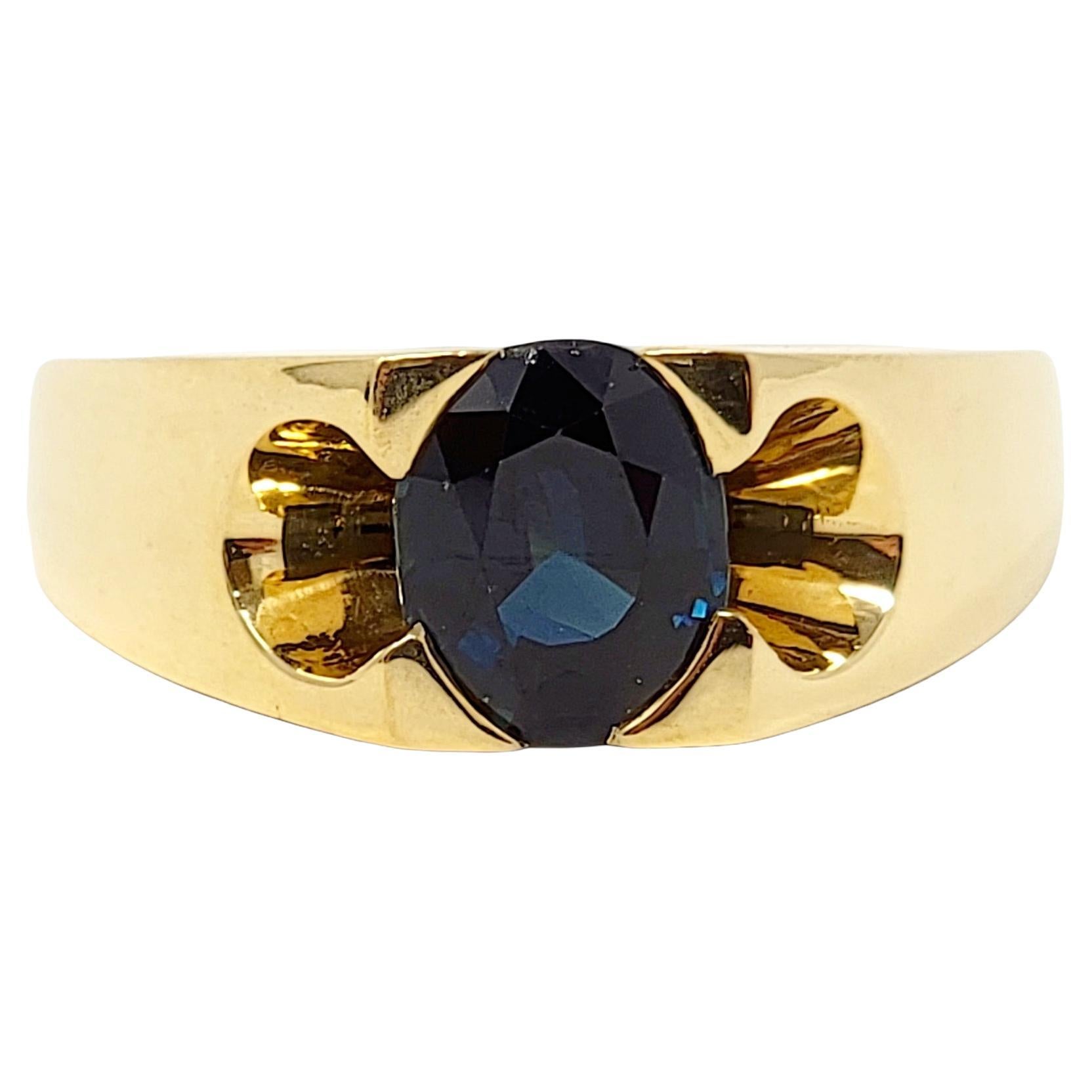 Men's Dark Blue Solitaire Oval Sapphire Band Ring in 18 Karat Yellow Gold For Sale