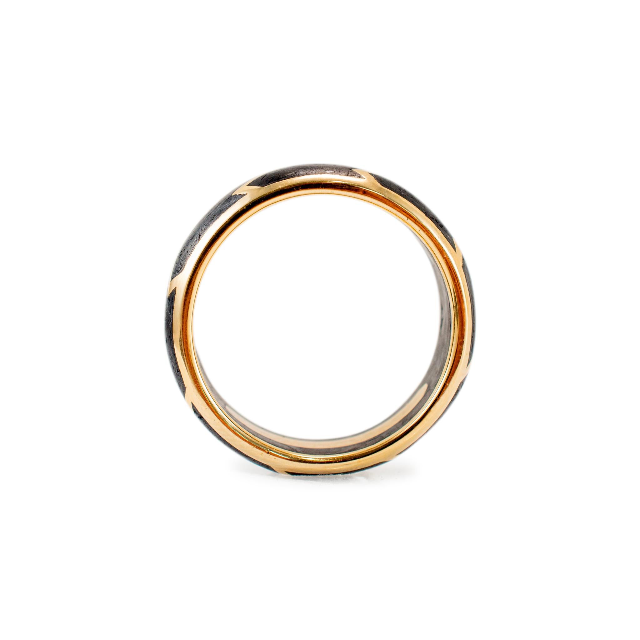 Anneau de mariage 8,5 mm en or jaune 18K de David Yurman, en carbone forgé en vente 3