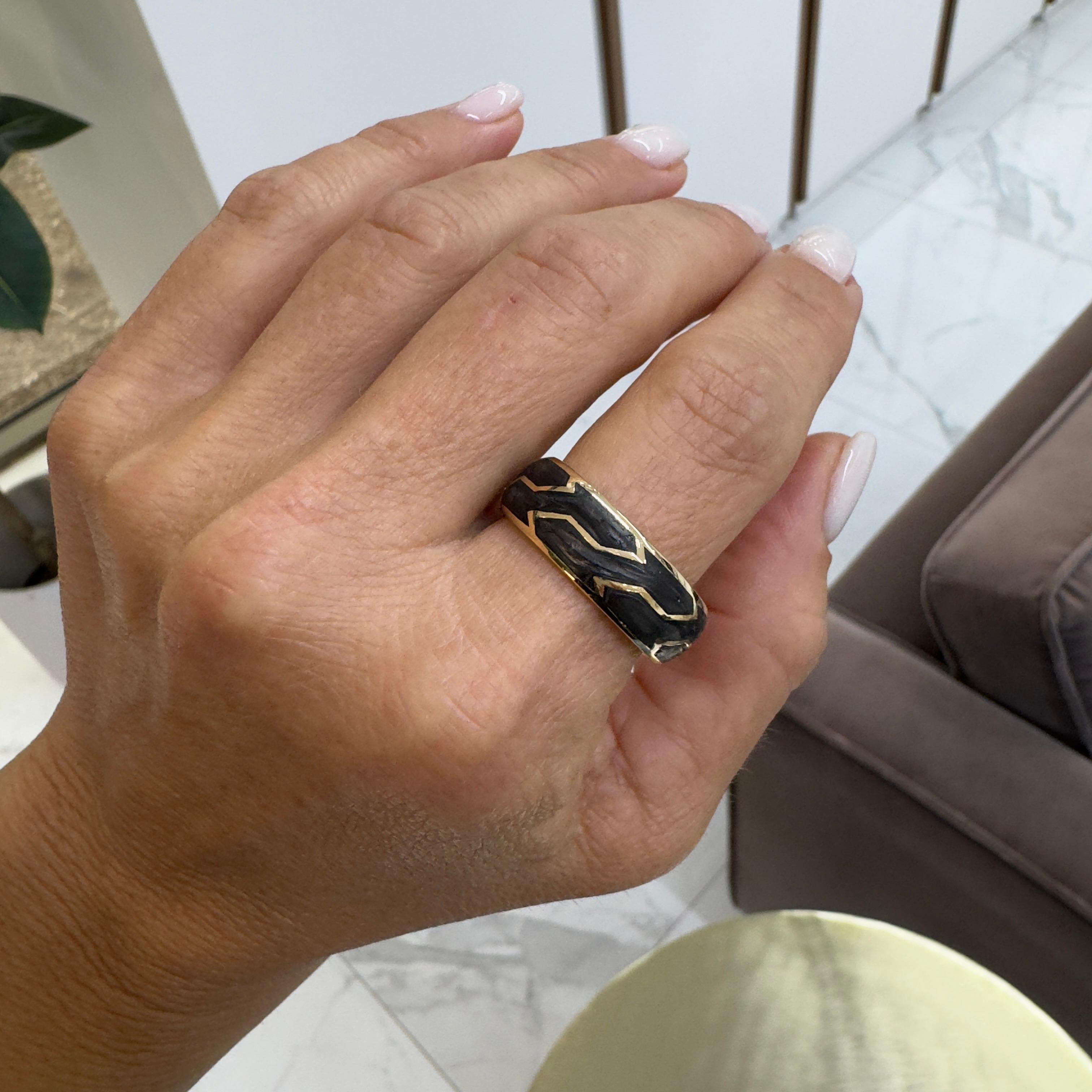 Anneau de mariage 8,5 mm en or jaune 18K de David Yurman, en carbone forgé en vente 4