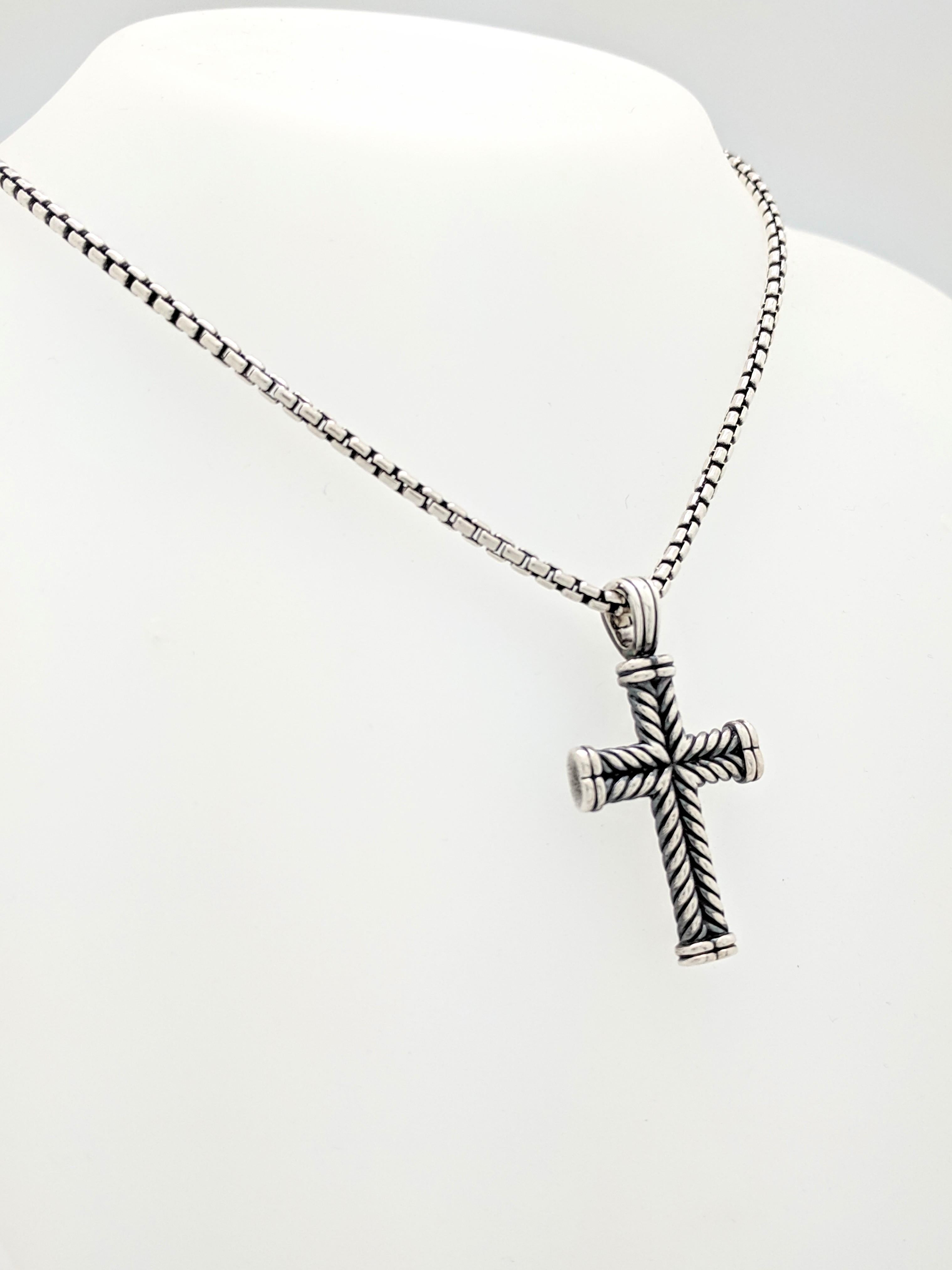 You are viewing an Authentic David Yurman Chevron Cross Pendant on a Small Box Chain Necklace.

    Sterling silver
    Pendant measures: 41 x 22.5mm (including bail)
    Necklace measures: 21.5