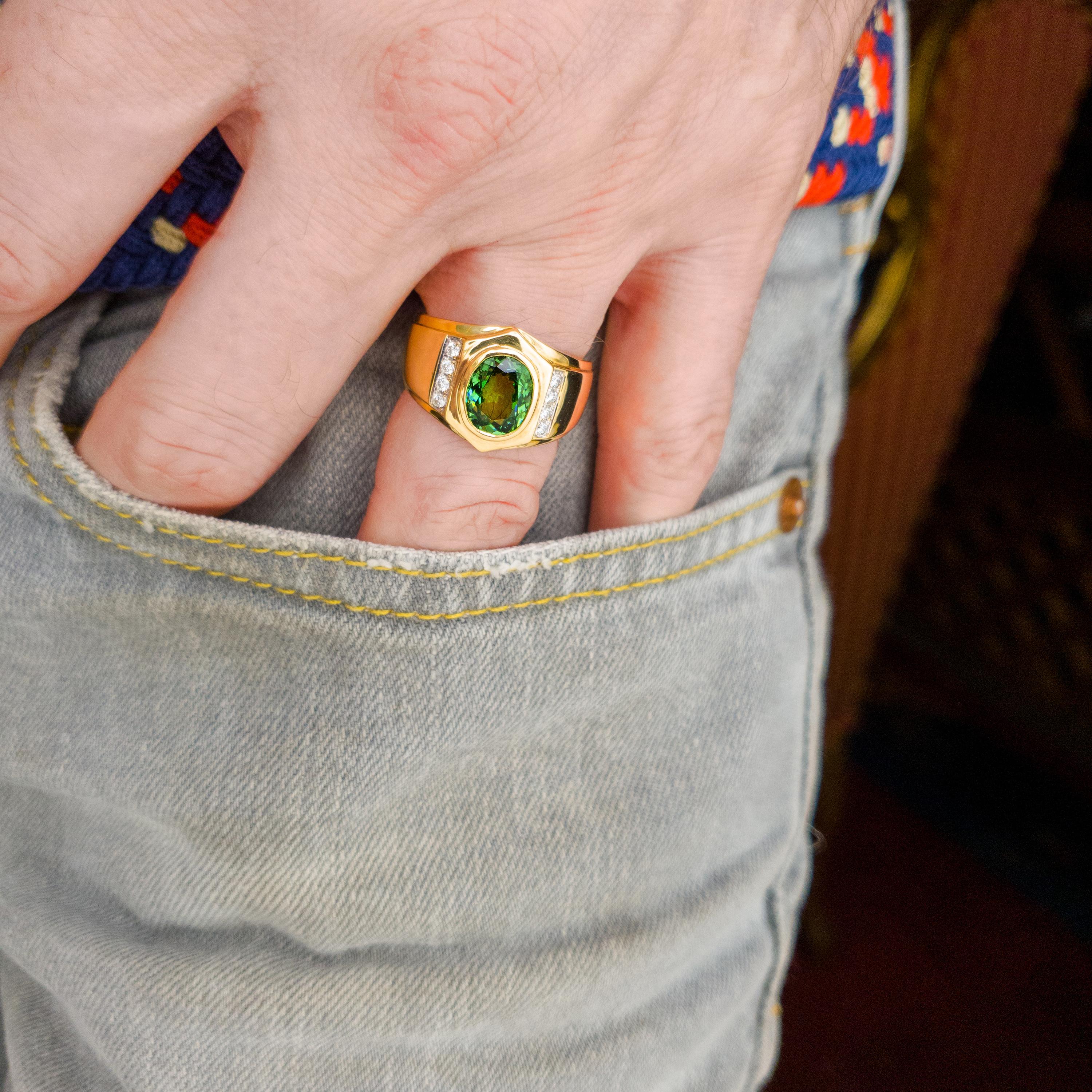 Men's Demantoid Garnet Ring over 2 Carat in Gold, circa 1990s 4