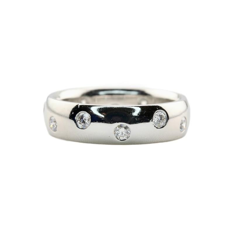Aston Estate Jewelry Presents:

A beautiful contemporary mens diamond wedding band in platinum. Flush set with twelve round brilliant cut diamonds. Of 0.60ctw the diamonds are of VS clarity with G color.

Hallmarked and tests as