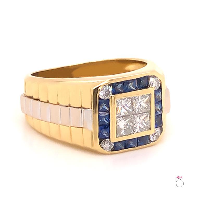 Anillo para caballero de 2 tonos con diamantes y zafiro estilo Rolex en oro amarillo de 18 quilates. Este precioso anillo presenta un centro de 4 diamantes que suman un total de 0,60 quilates, de color G y claridad VS, rodeado por un halo de 12