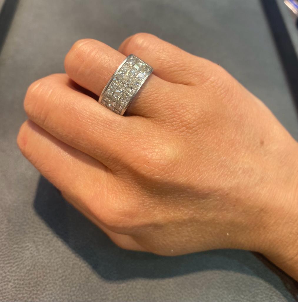 Men's Diamond Band Ring

A platinum ring set with 27 square cut diamonds

Approximate Diamond Weight: 4.05 carats

Ring Size: 6.5

Resizable free of charge