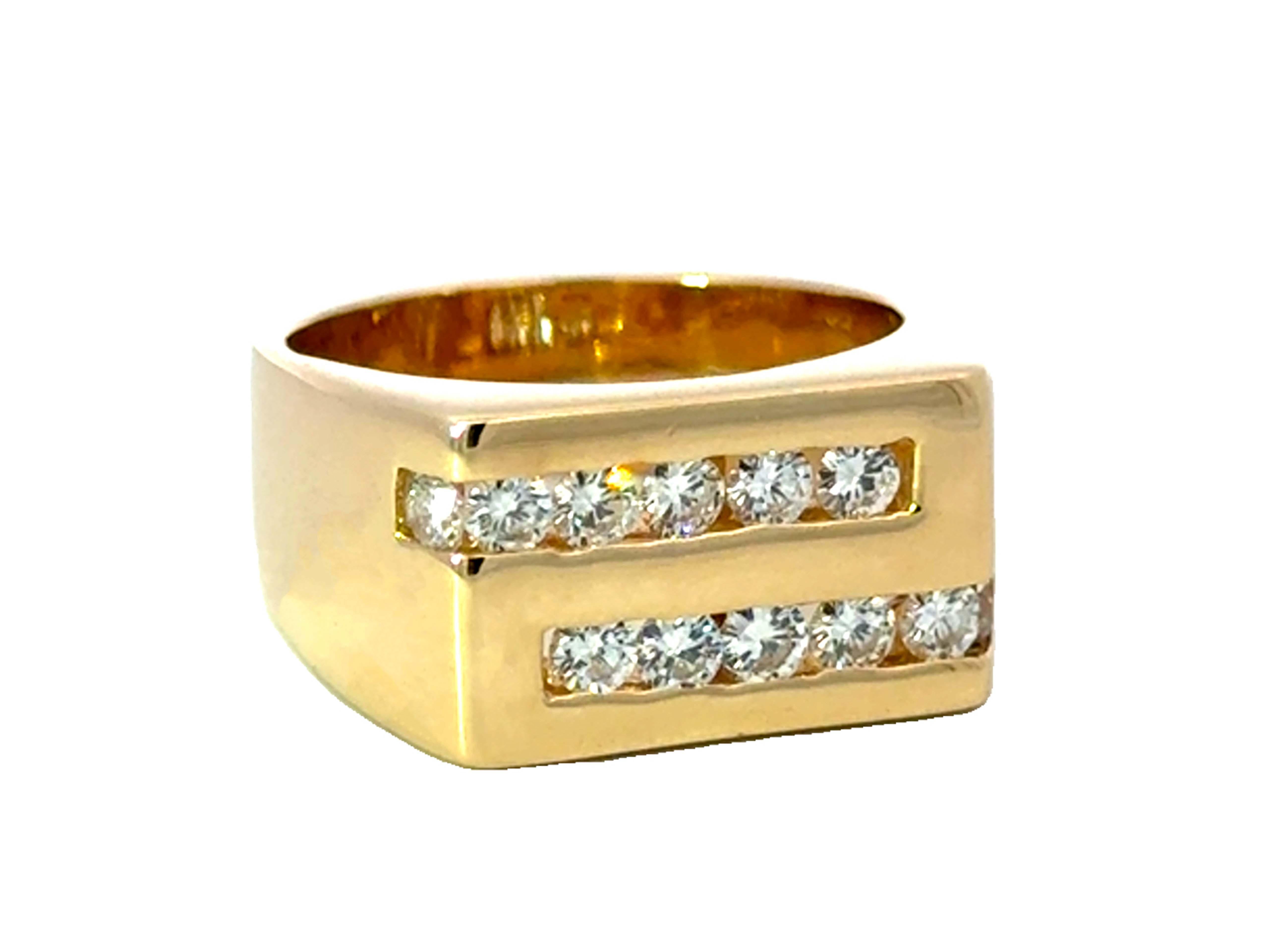 Taille brillant Bague pour homme en or jaune 14K sertie de diamants en vente