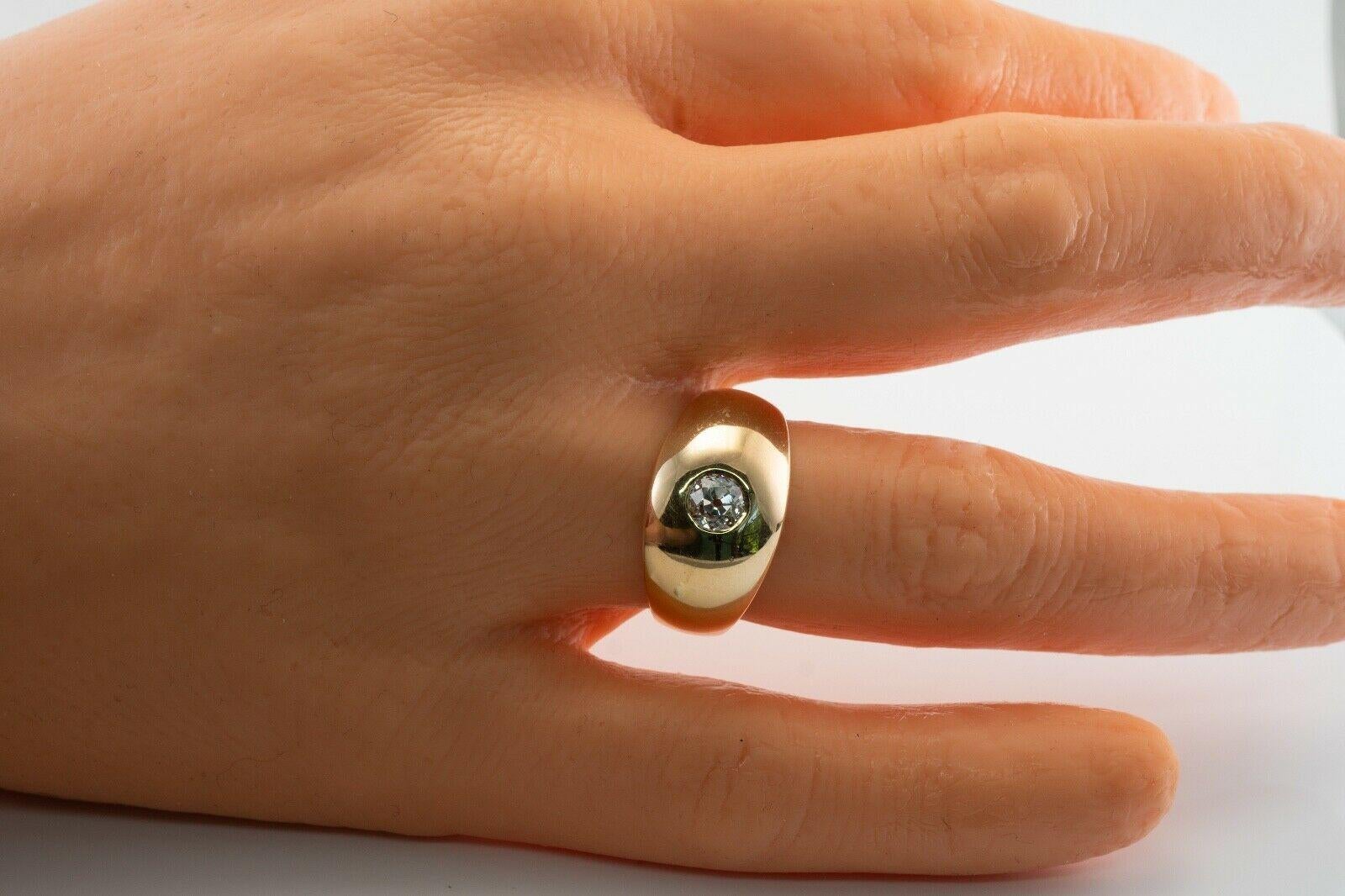 Questo straordinario anello vintage è finemente realizzato in solido oro giallo 14K e incastonato con un diamante solitario di taglio vecchio europeo. 
Il diamante è di 0,75 carati, con una purezza VVS2 e un colore H! 
La parte superiore dell'anello