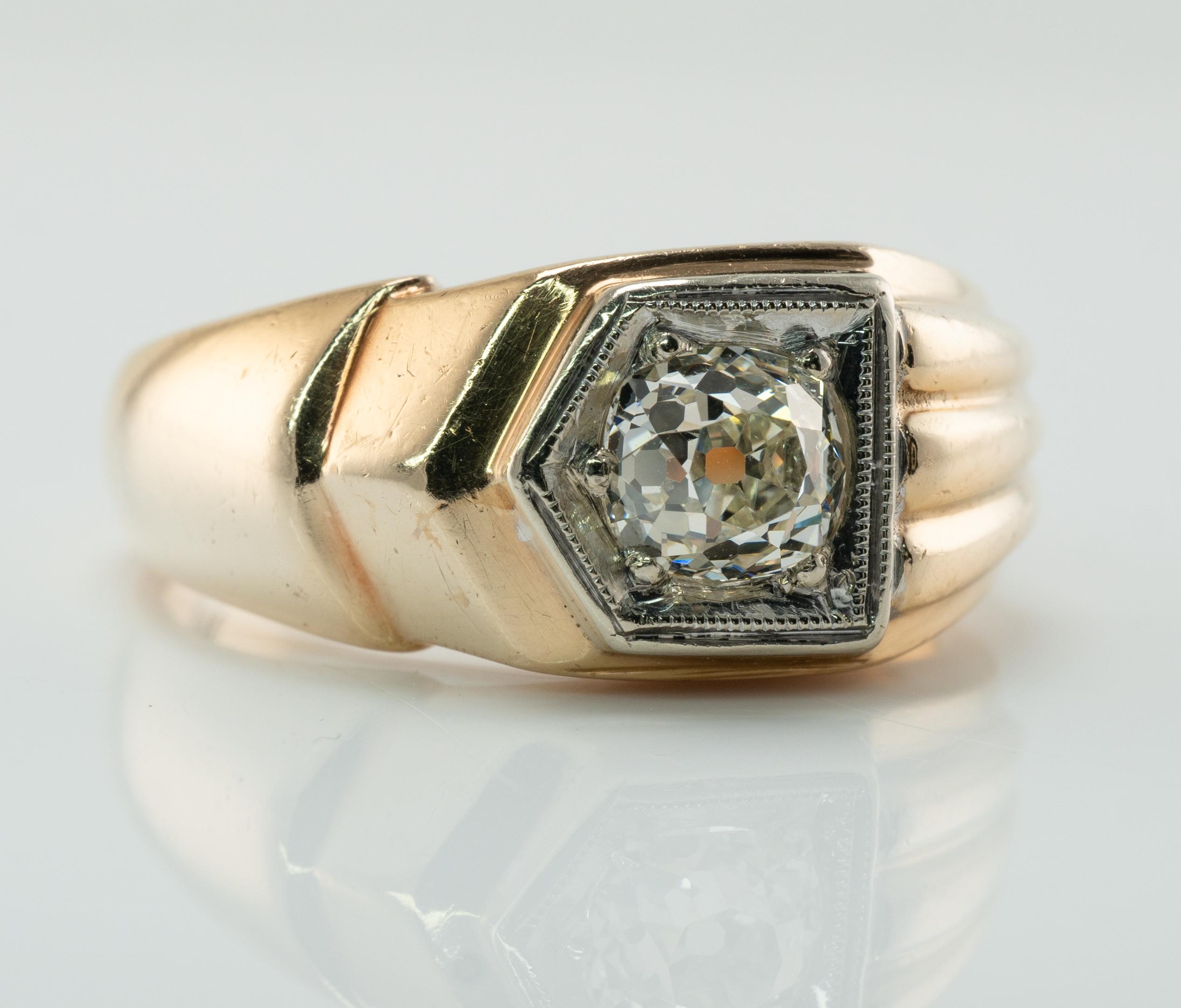 Anillo de diamantes para hombre Banda de oro de 14 quilates .75ct Solitario Old Mine Vintage

Este asombroso anillo vintage está finamente elaborado en oro amarillo macizo de 14 quilates y engastado con un diamante solitario de talla Old Mine.
¡El