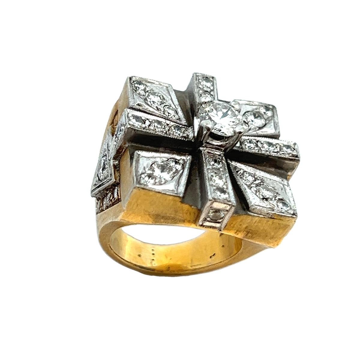 Men's Round Cut Diamond Ring. 

A ring featuring a round cut center diamond approximately .85 carats & round cut side diamonds. 

Ring Size: 5.75 

Resizable free of charge 

Metal Type: 14 karat yellow gold 