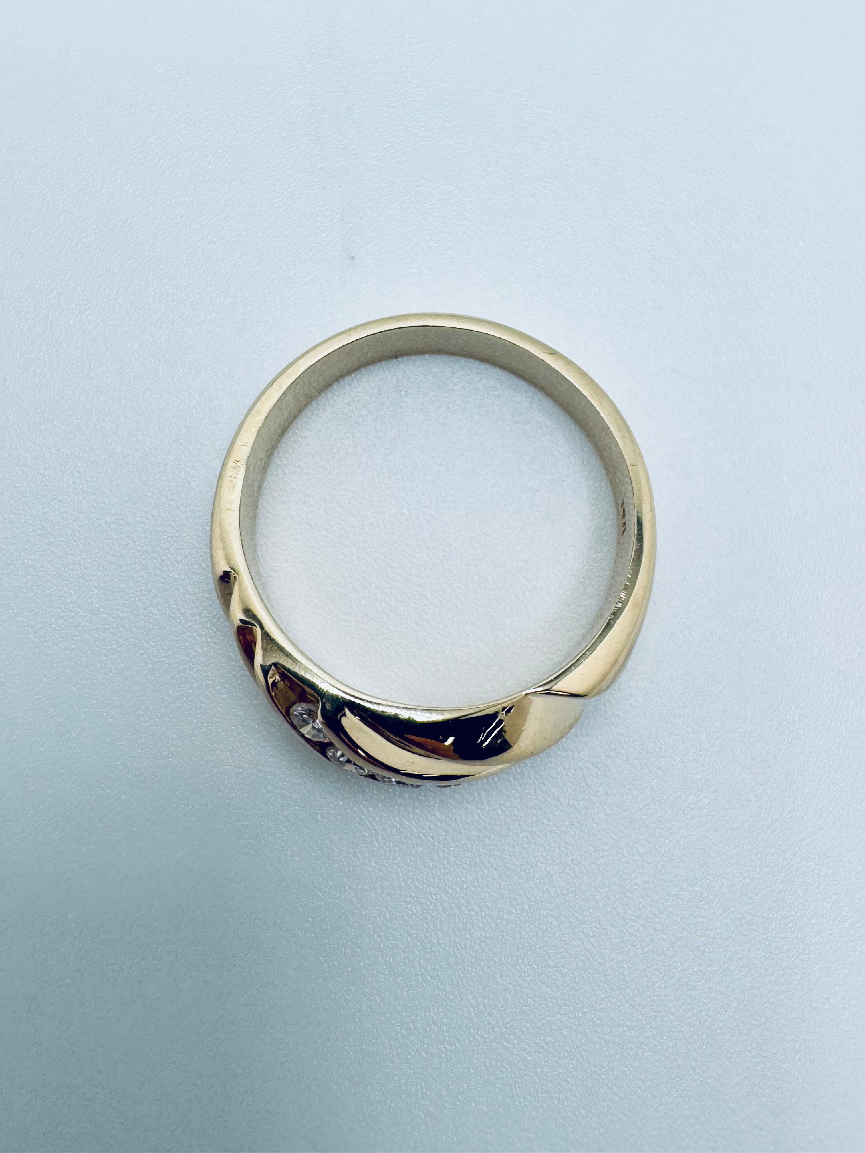Contemporain Alliance pour homme en or jaune 18 carats avec diamants en vente