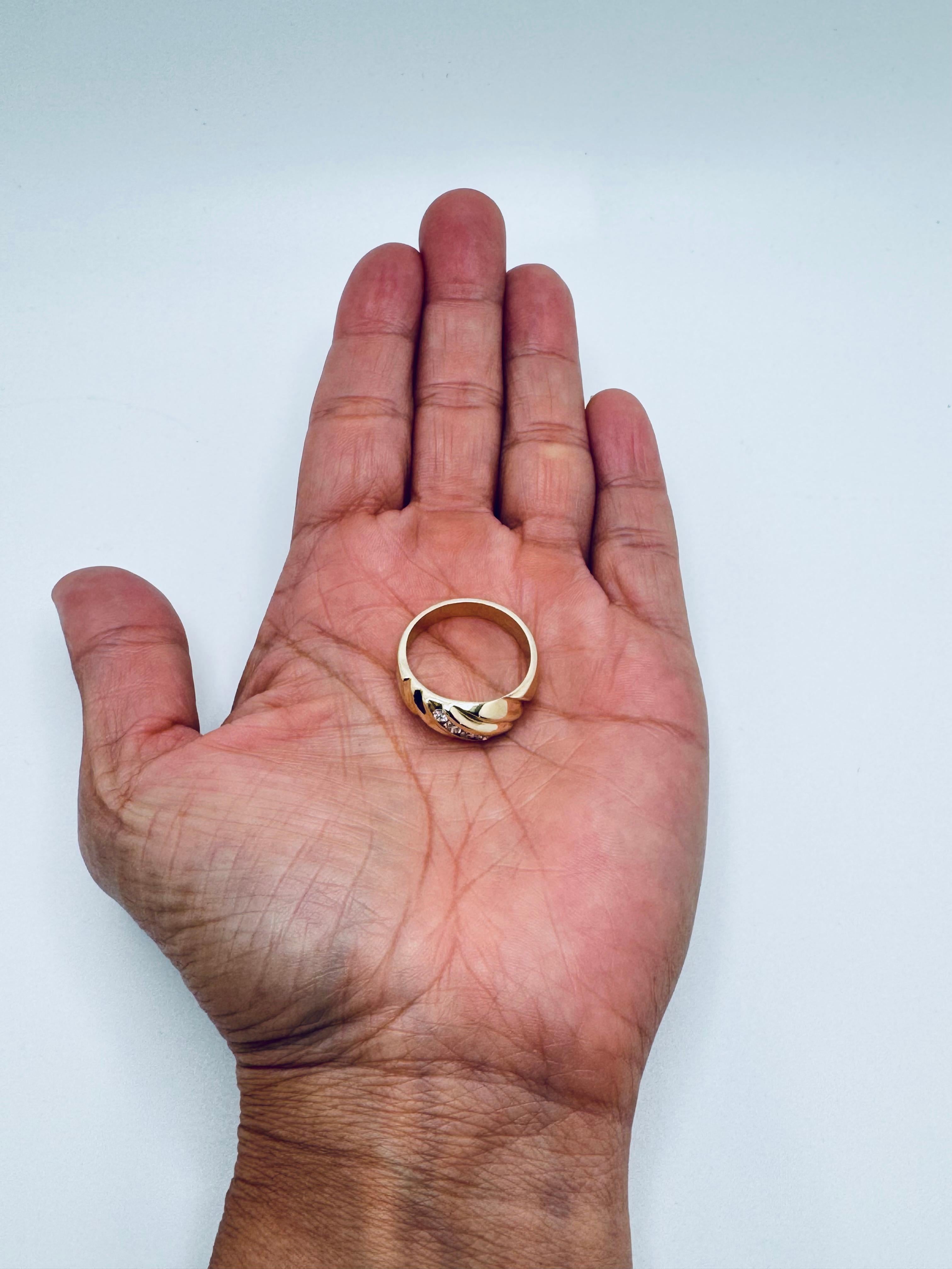 Alliance pour homme en or jaune 18 carats avec diamants en vente 1