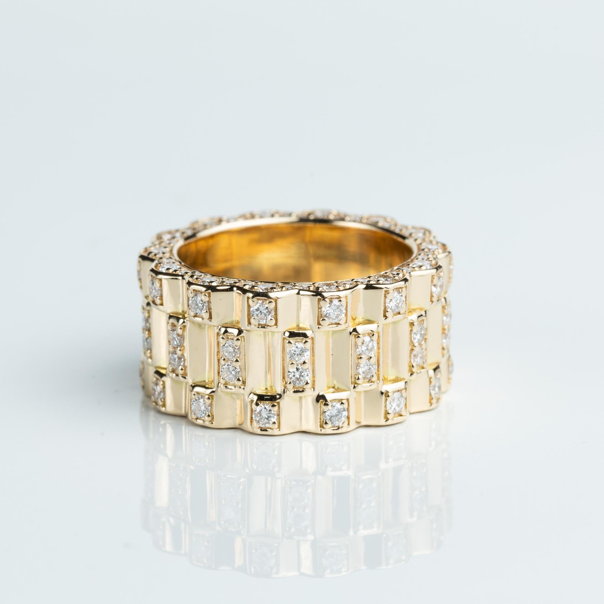 Herren-Hochzeitsring mit Diamanten aus 18 Karat Gelbgold, rosafarbener Ring 

Erhältlich in 18k Gelbgold.

Das gleiche Design kann auch mit anderen Edelsteinen auf Anfrage hergestellt werden.

Einzelheiten zum Produkt:

- Massivgold (18k Gelb)

-