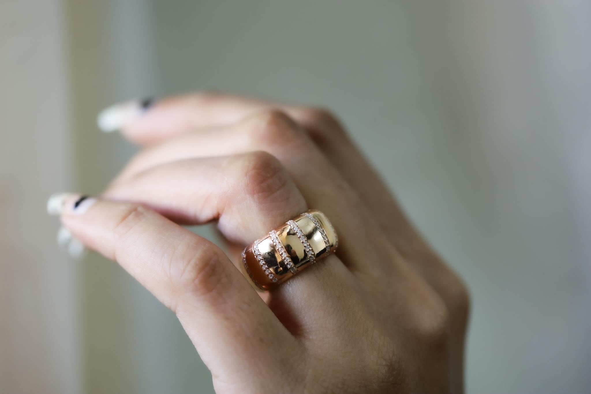 Men's Mens diamond wedding ring in 18k Yellow gold, pinky ring for men For Sale