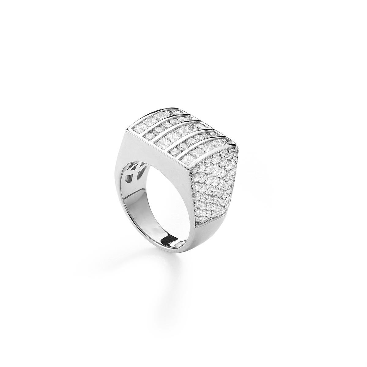Men's ring in 18kt white gold set with 110 diamonds 2.42 cts and 10 princess cut diamonds 1.66 cts Size 59      