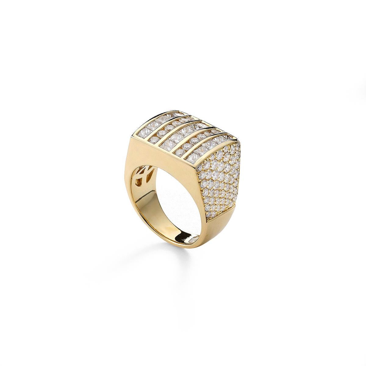 Men's ring in 18kt yellow gold set with 110 diamonds 2.42 cts and 15 princess cut diamonds 1.66 cts Size 55               