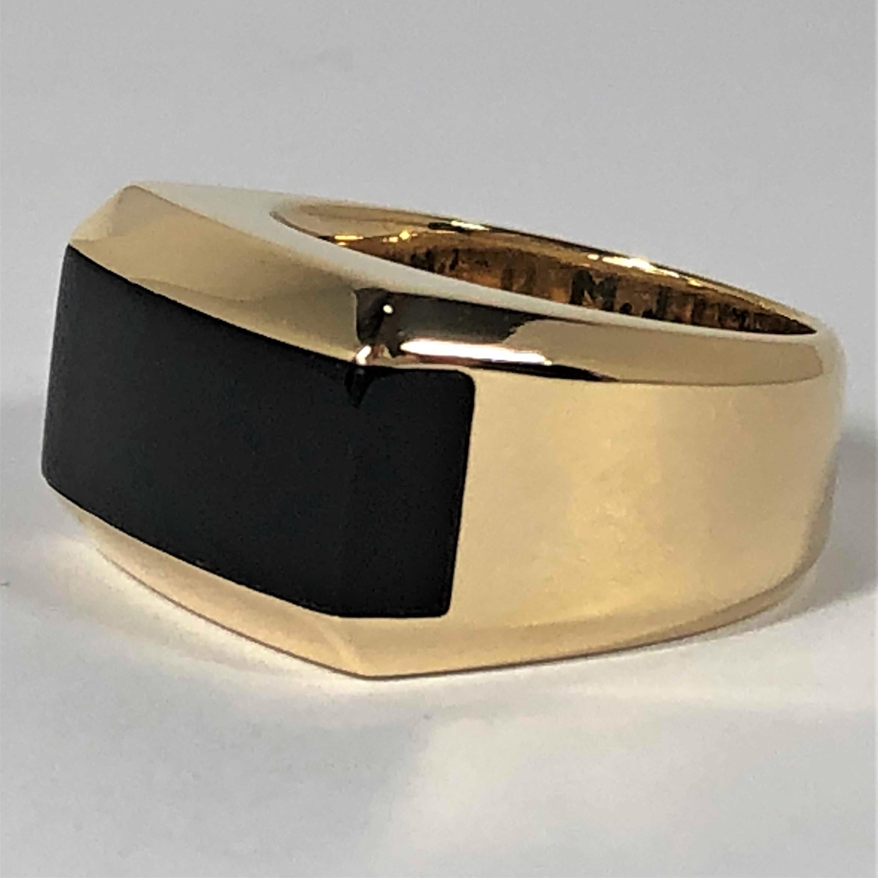 Crafted in 18K Yellow Gold and inset with onyx, this handsome, DiModolo ring is a classic.
The heavy weight (29.5grams) has a wonderful feel in hand. Measuring 9/16 inch wide,
this sleek design looks great on a man of any age. The ring is presently