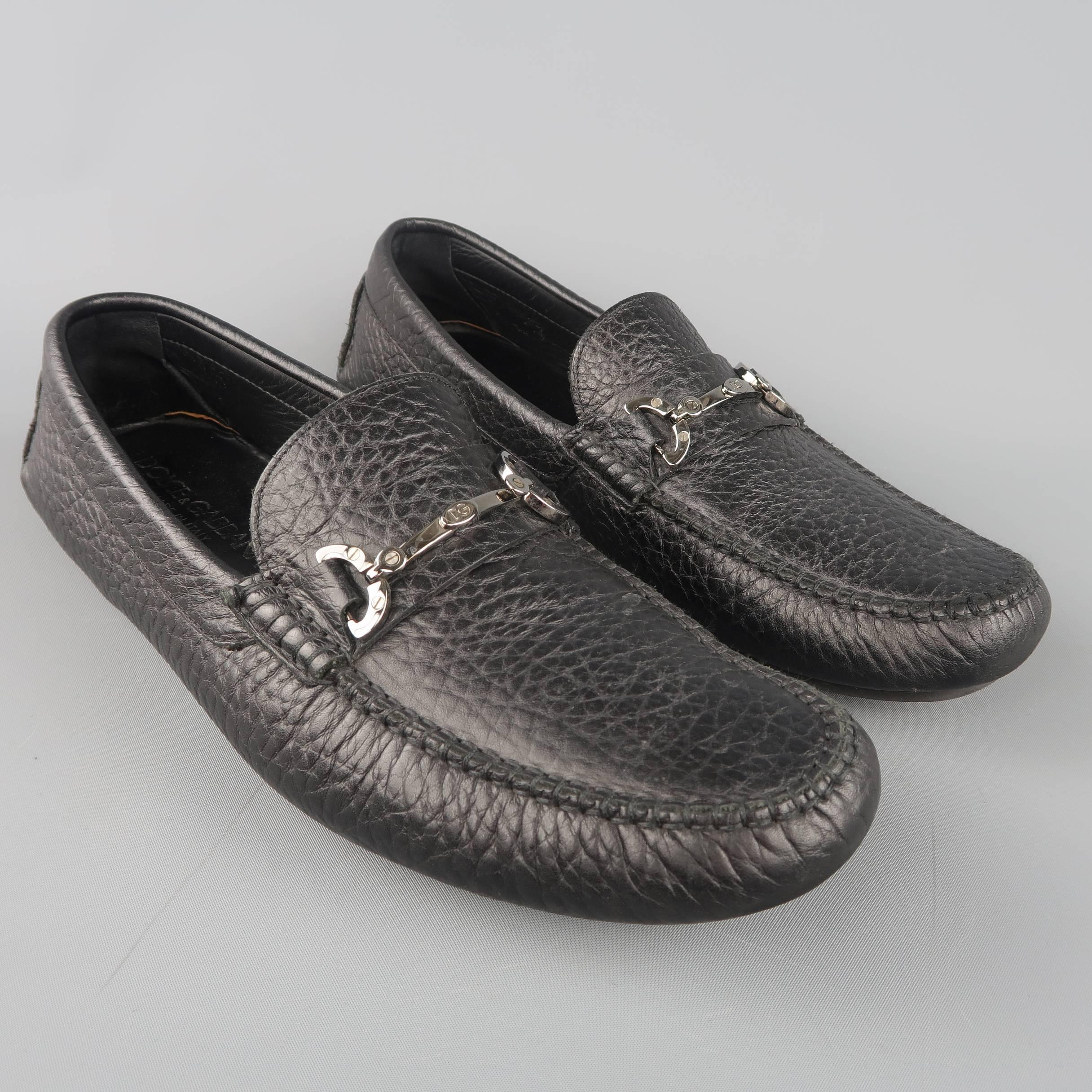 DOLCE & GABBANA loafers come in black textured leather with a top stitch apron toe, rubber driver sole, and dark silver tone metal horsebit. Made in Italy.
 
Good Pre-Owned Condition.
Marked: UK 9
 
Outsole: 12 x 4 in.,
