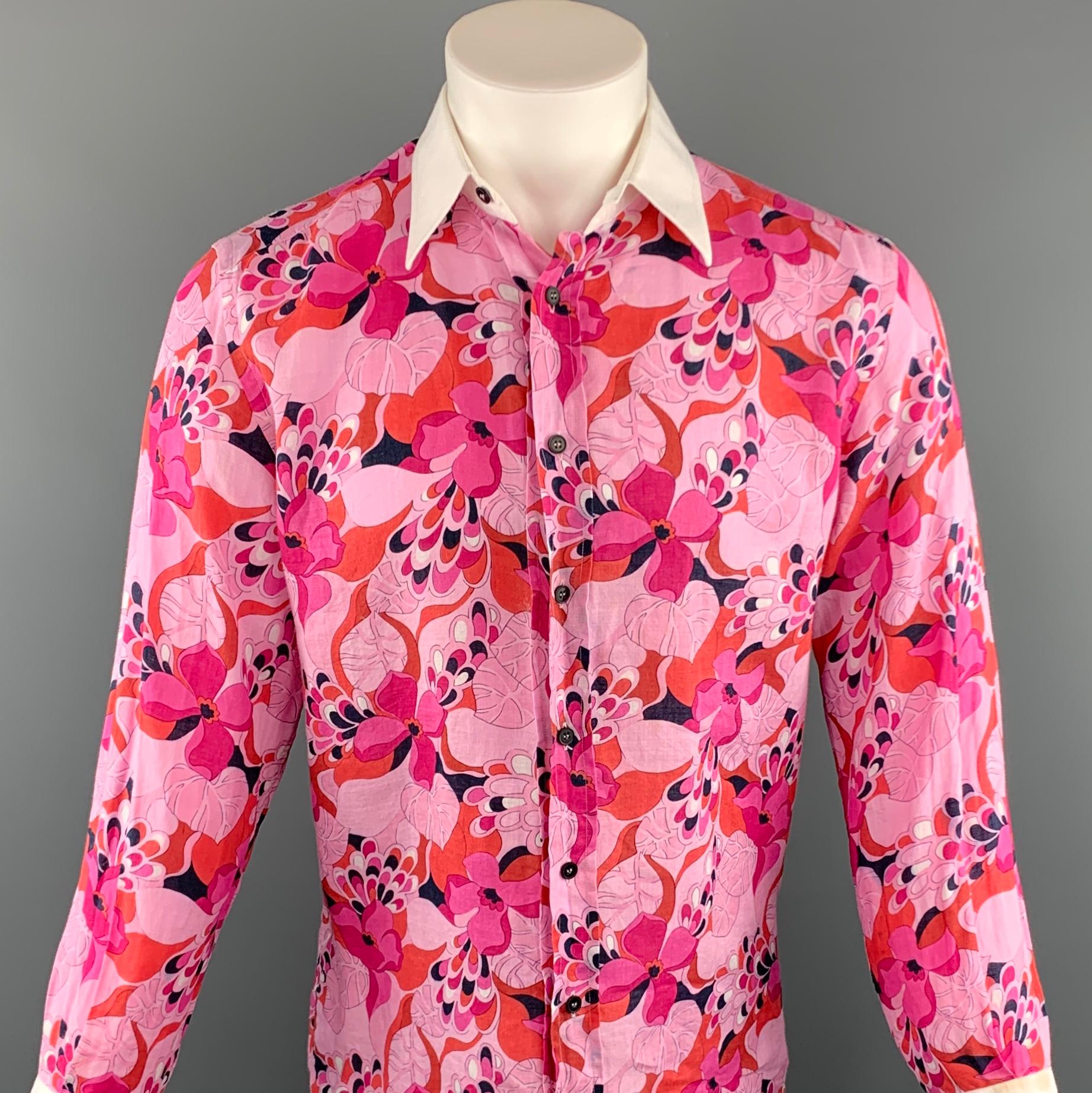 DOLCE & GABBANA long sleeve shirt comes in a pink floral linen featuring a button up style with white cuffs and collar. Minor stains and discolorations throughout. Made in Italy.
 
Good Pre-Owned Condition.
Marked: 39
 
Measurements:
 
Shoulder: 17