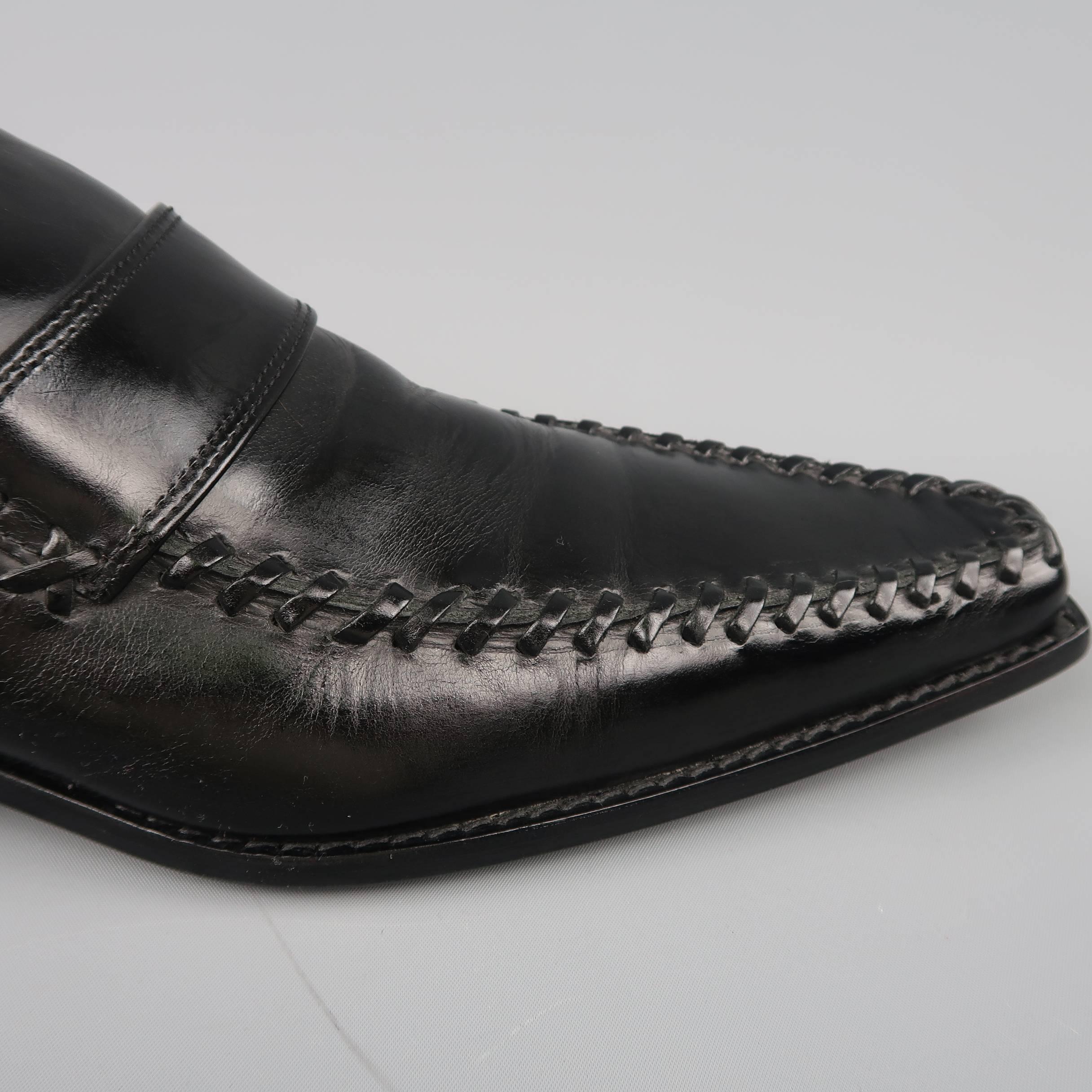 DSQUARED2 slip on dress shoes come in smooth black leather with a strap tongue and pointed apron toe with whip stitch piping. Made in Italy.
 
Excellent Pre-Owned Condition.
Marked: IT 45
 
Outsole: 13.45 x 4 in.
 
