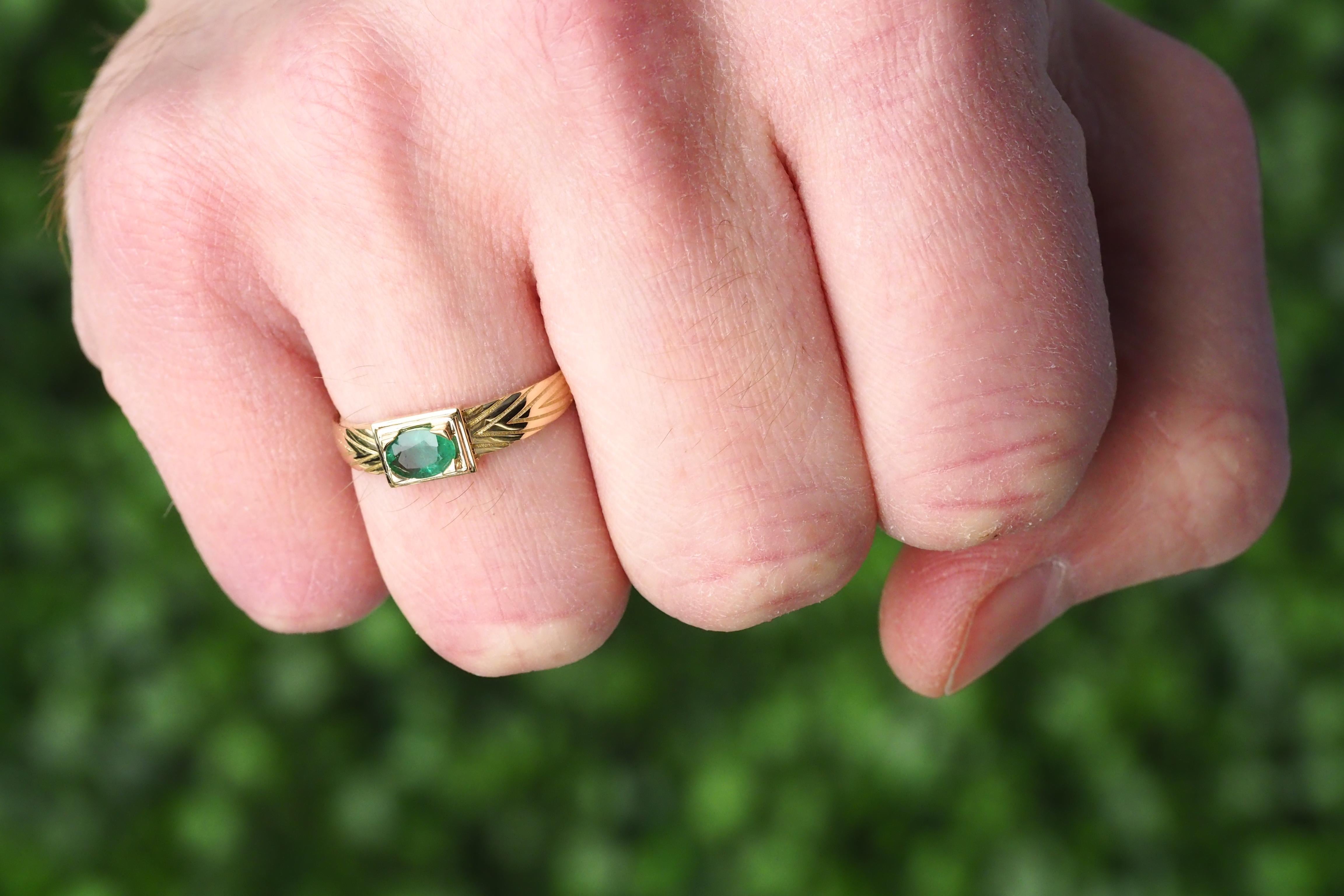 Modern Men's emerald 14k gold ring.