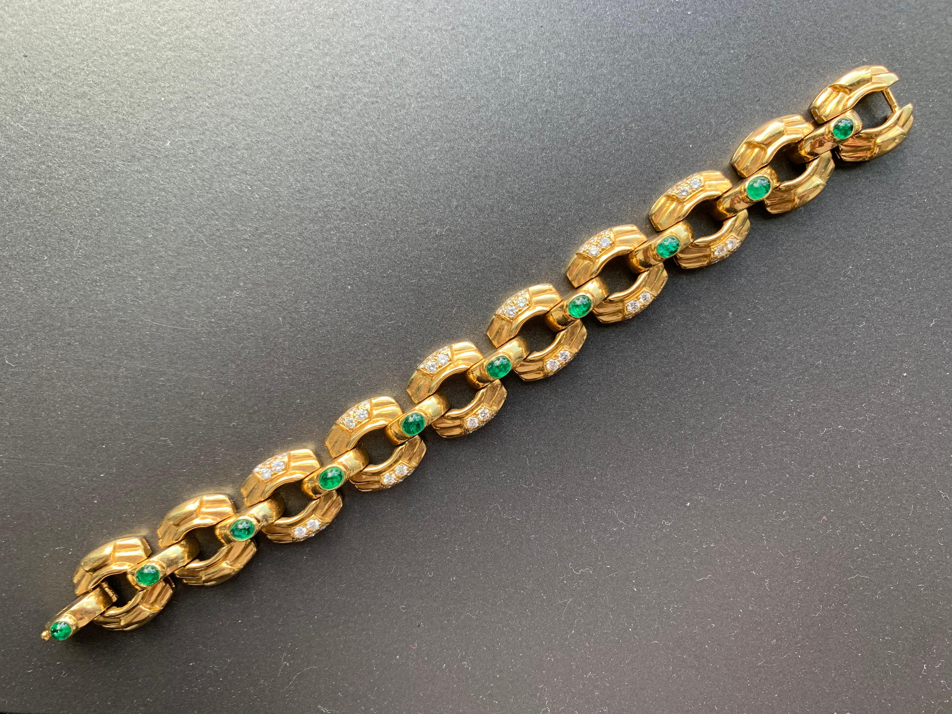 Men's Emerald and Diamond Bracelet

Set with ten gem cabochon emeralds

Set with 60 diamonds weighing approx total 3.50 cts

18 karat gold

Made circa 1970

Approx 7.50 inches long