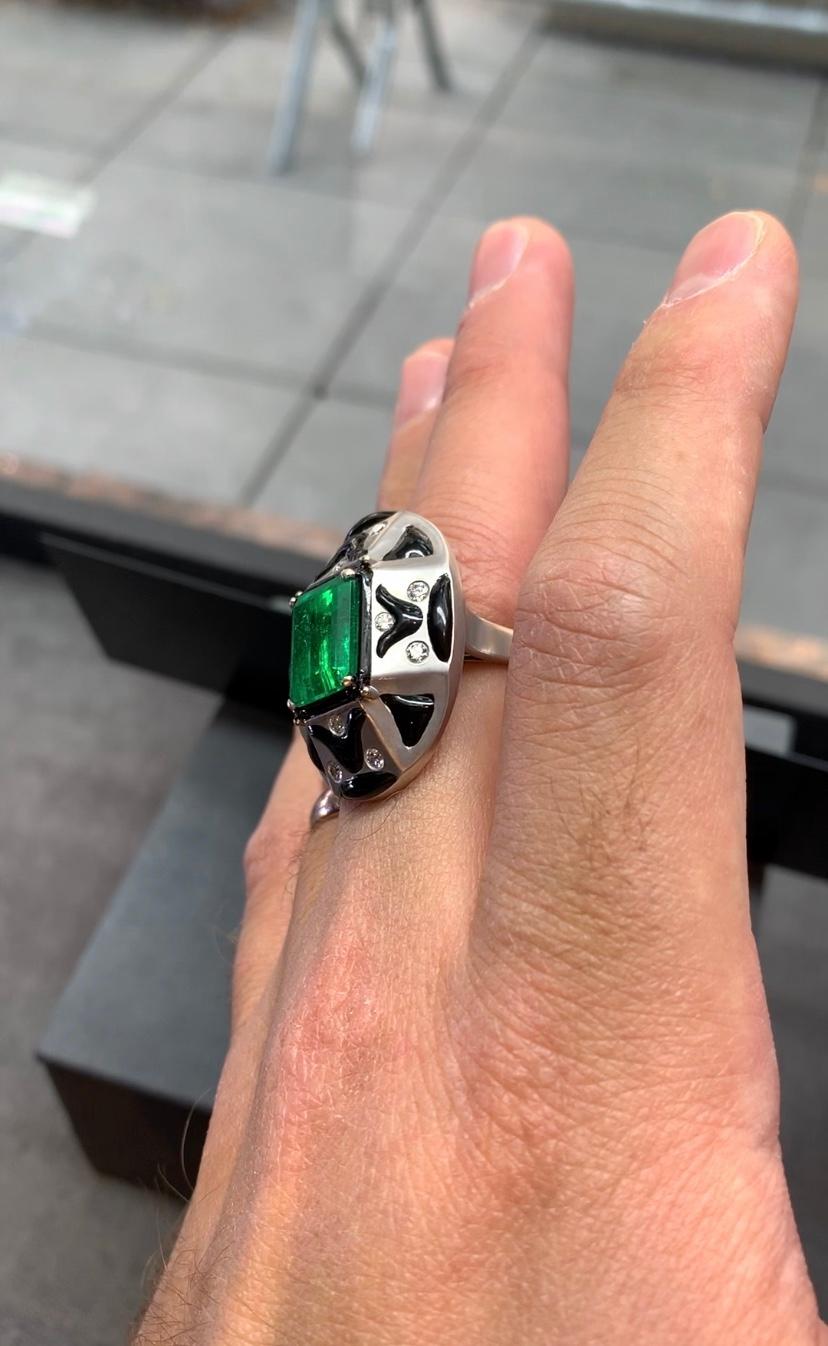 Men's Emerald and Enamel Ring For Sale 4