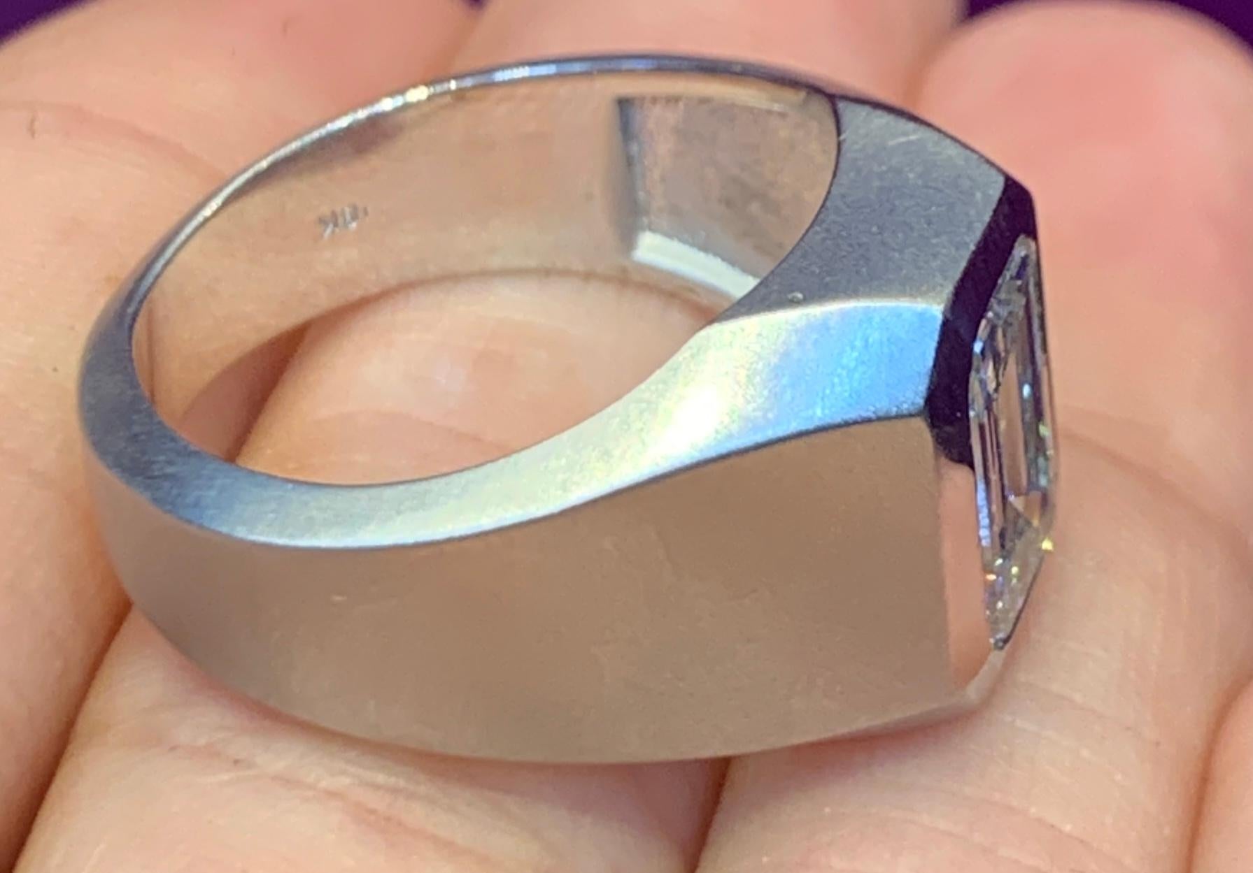 Smaragd-Diamant-Solitär-Ring für Männer im Angebot 2