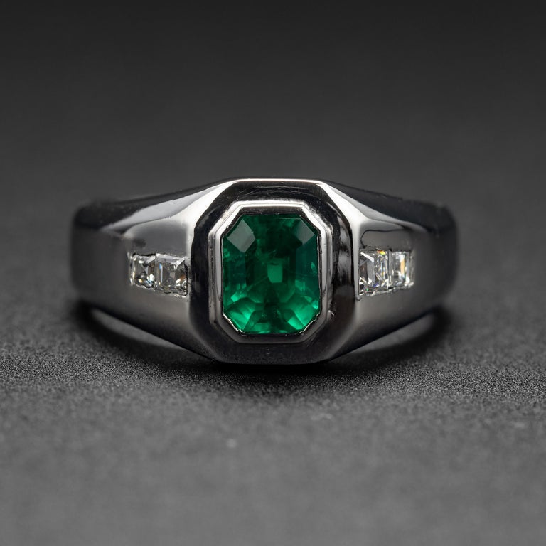 Men's Emerald Ring with Diamonds in Platinum For Sale at 1stDibs