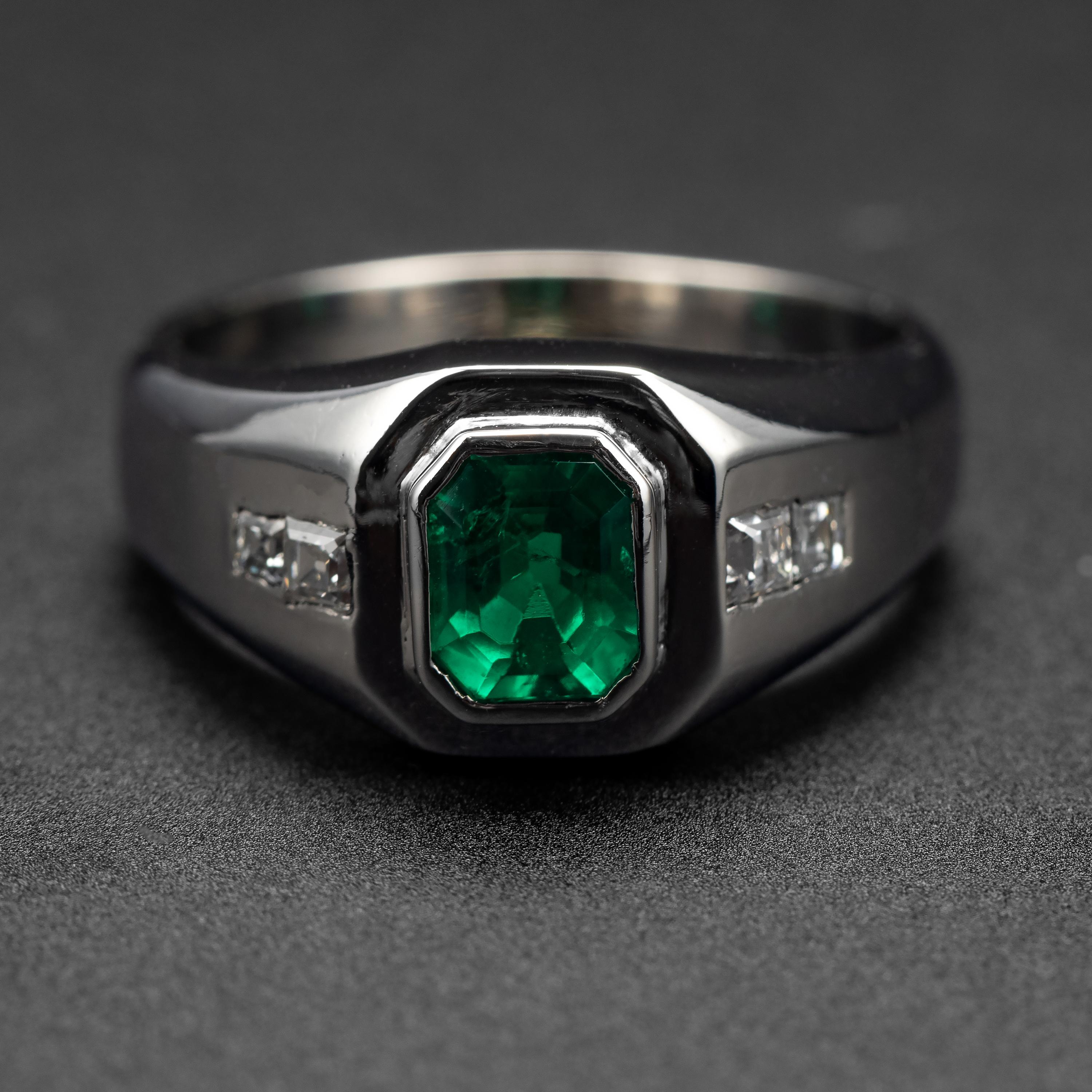 Men's Emerald Ring with Diamonds in Platinum In Excellent Condition In Southbury, CT