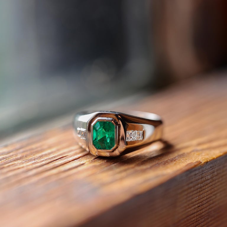 Men's Emerald Ring with Diamonds in Platinum For Sale at 1stDibs