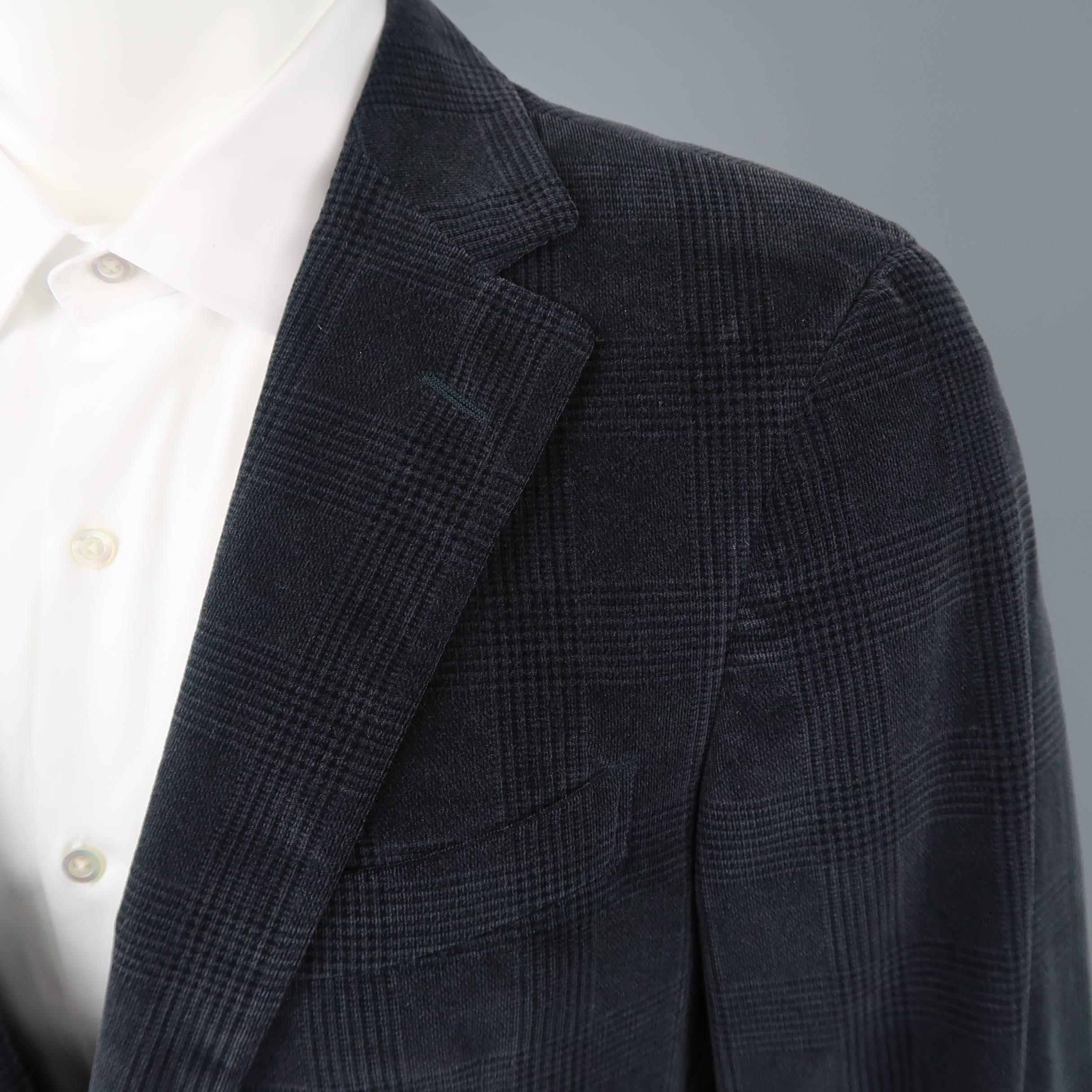 Single breasted ERMENEGILDO ZEGNA sport coat comes in a charcoal and black glenplaid print cotton cashmere blend velvet with a notch lapel, two button front, and double vented back. Made in Italy.
 
Good Pre-Owned Condition.
Marked: IT 48 R
