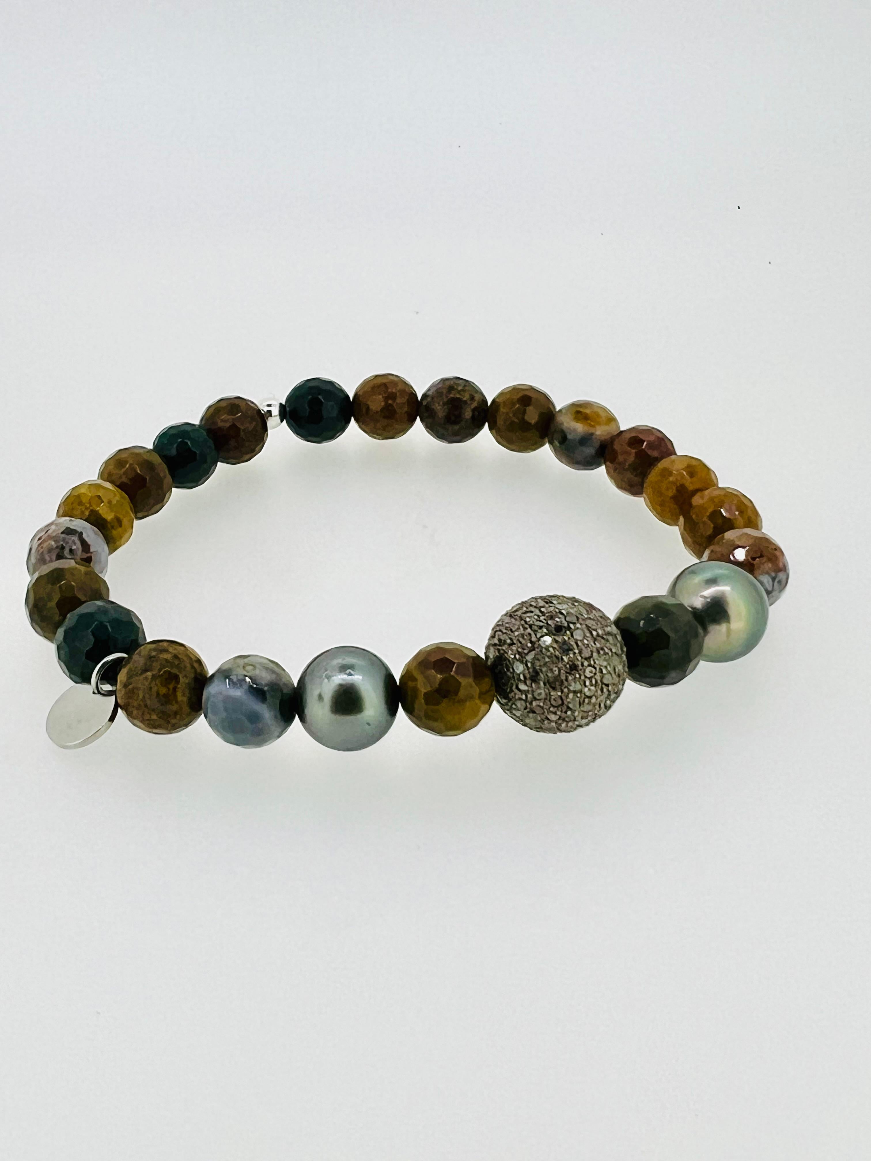Introducing an exquisite bracelet for men that embodies timeless elegance and versatility. Crafted with 8mm faceted jasper beads in a stunning array of natural earth tones, it features lustrous 8-10mm dark gray Tahitian pearls for a touch of