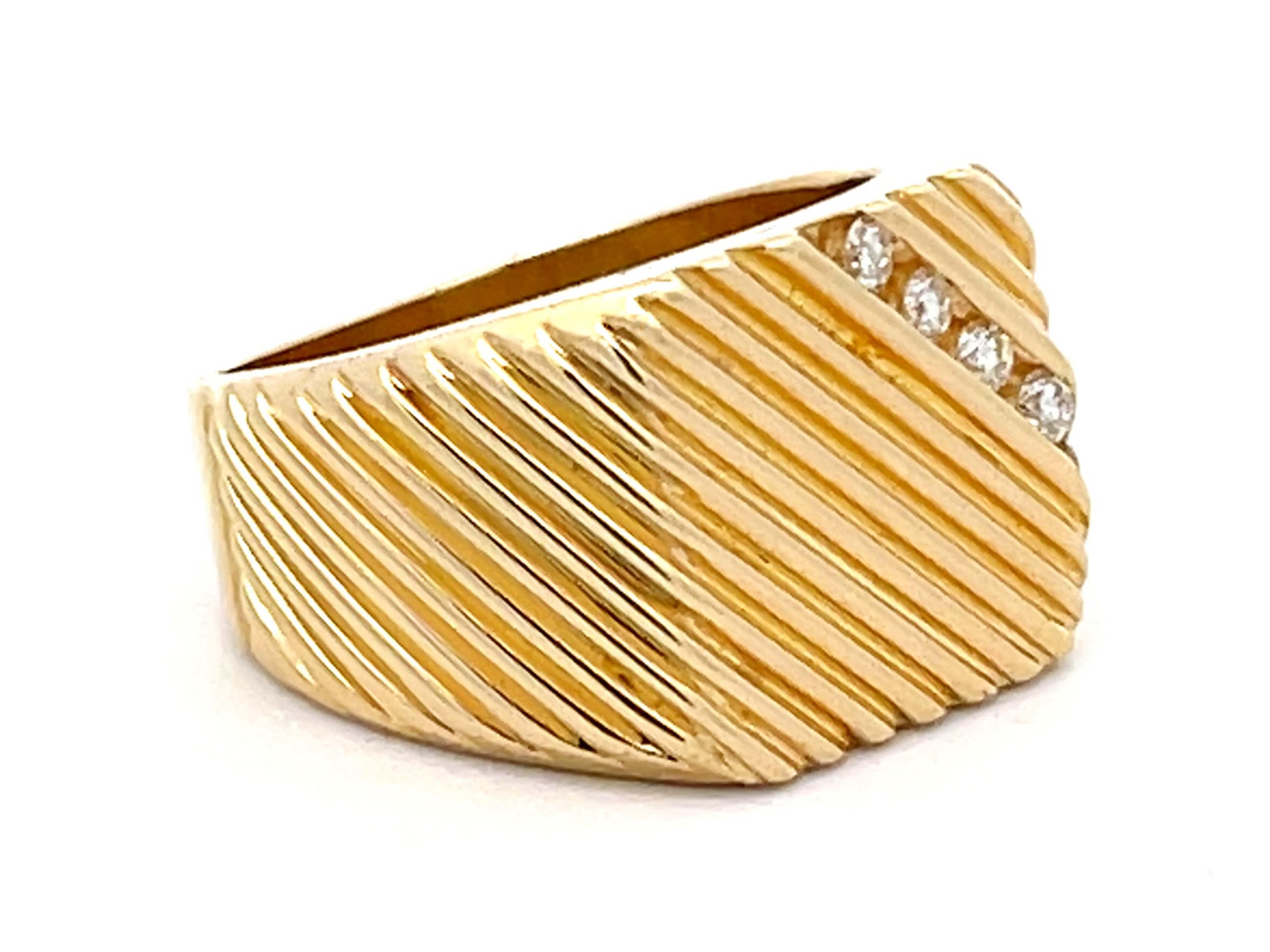 fluted gold ring