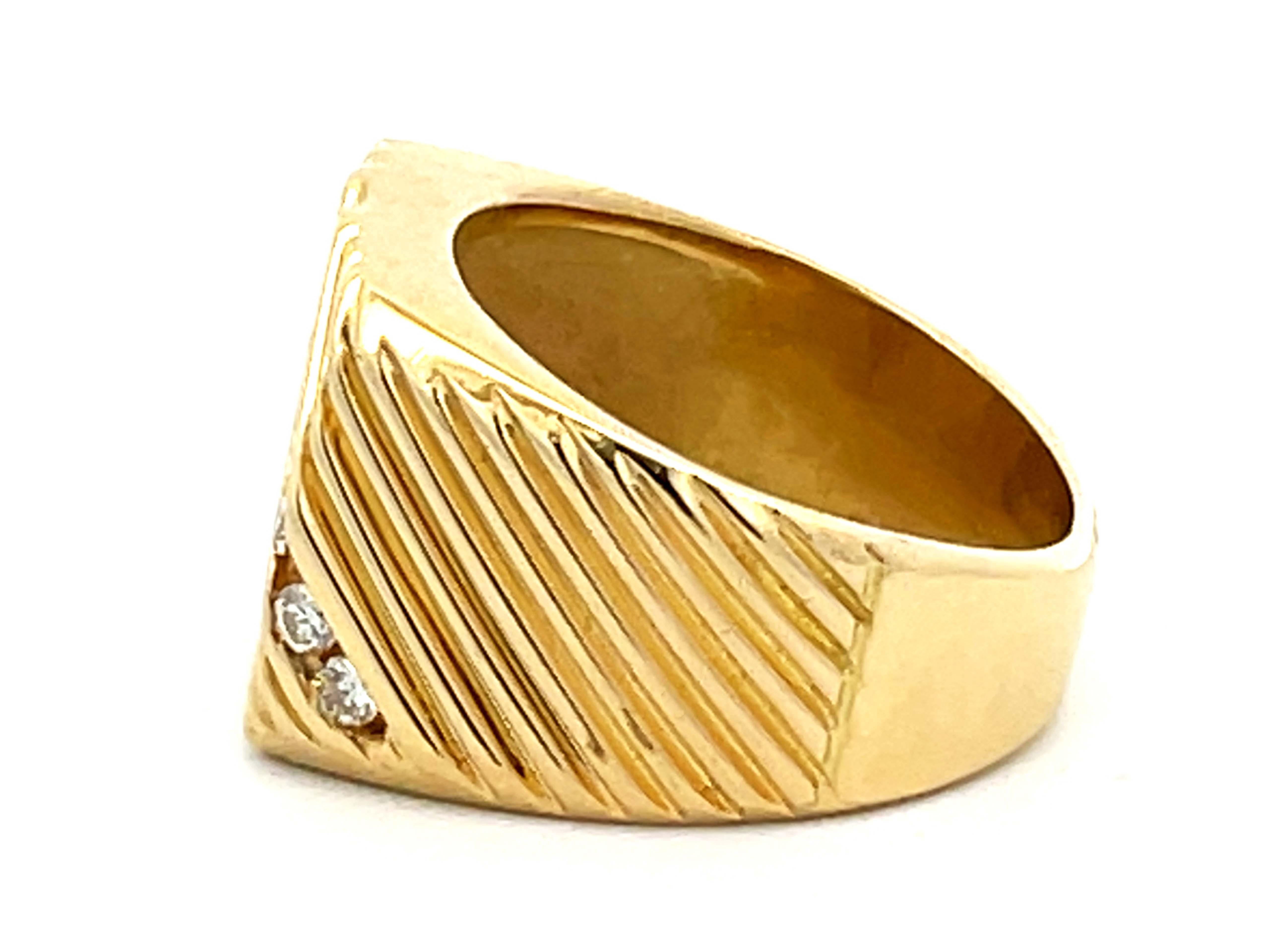 Mens Fluted Design and Diagonal Diamond Row Pinky Ring in 18k Yellow Gold In Excellent Condition For Sale In Honolulu, HI