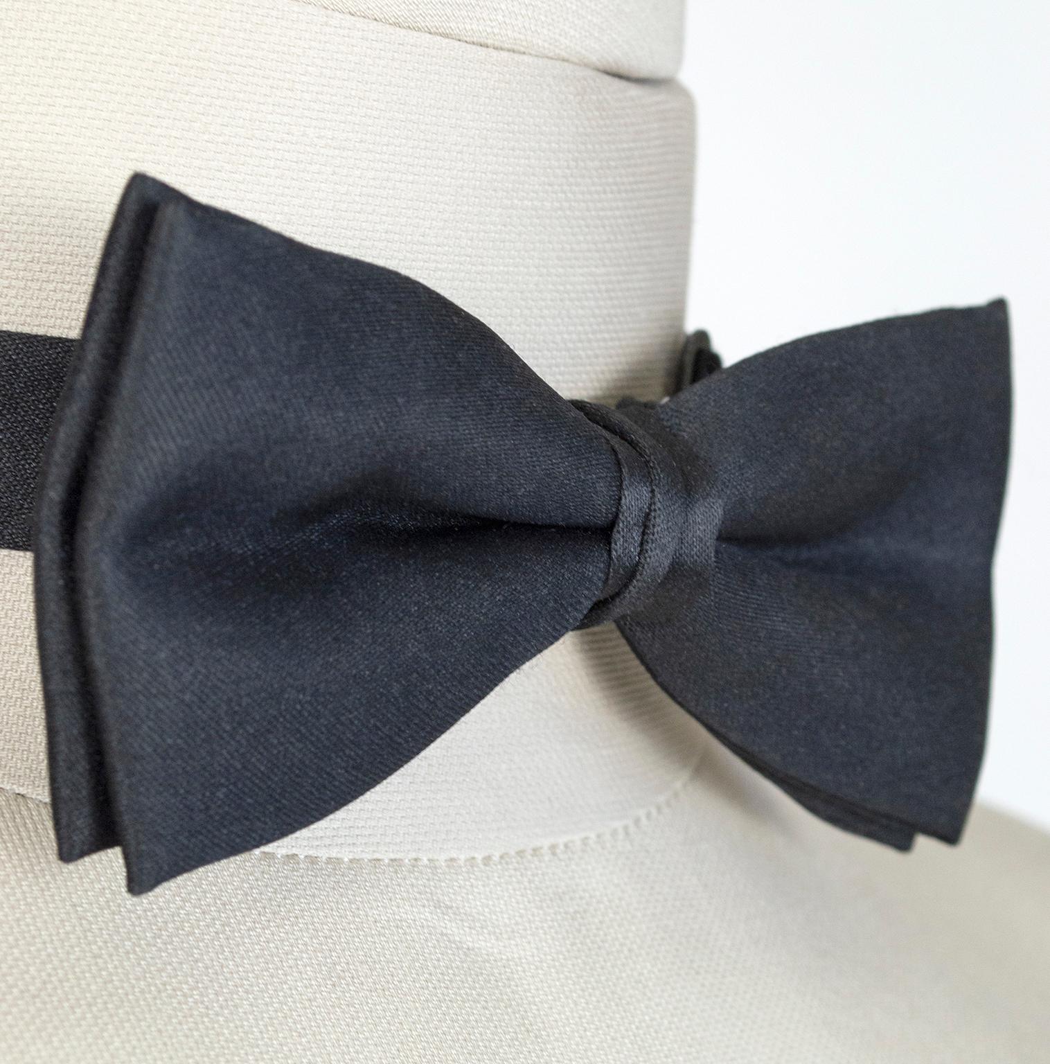 tying bow tie