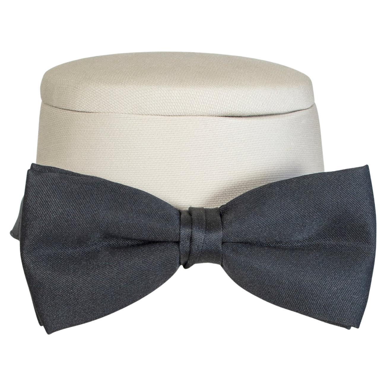 Men's Formal Black Silk Pre-Tied Bow Tie - O/S 1990s For Sale