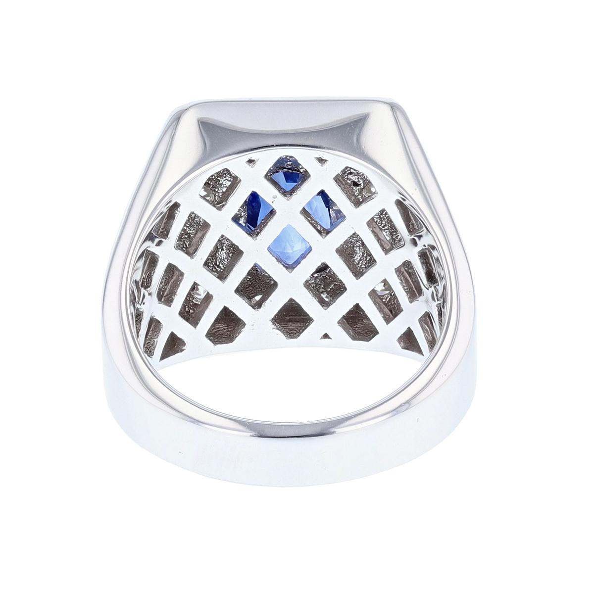 Contemporary Men's GIA Certified 14 Karat Gold 4.05 Carat Oval Sapphire Diamond Ring