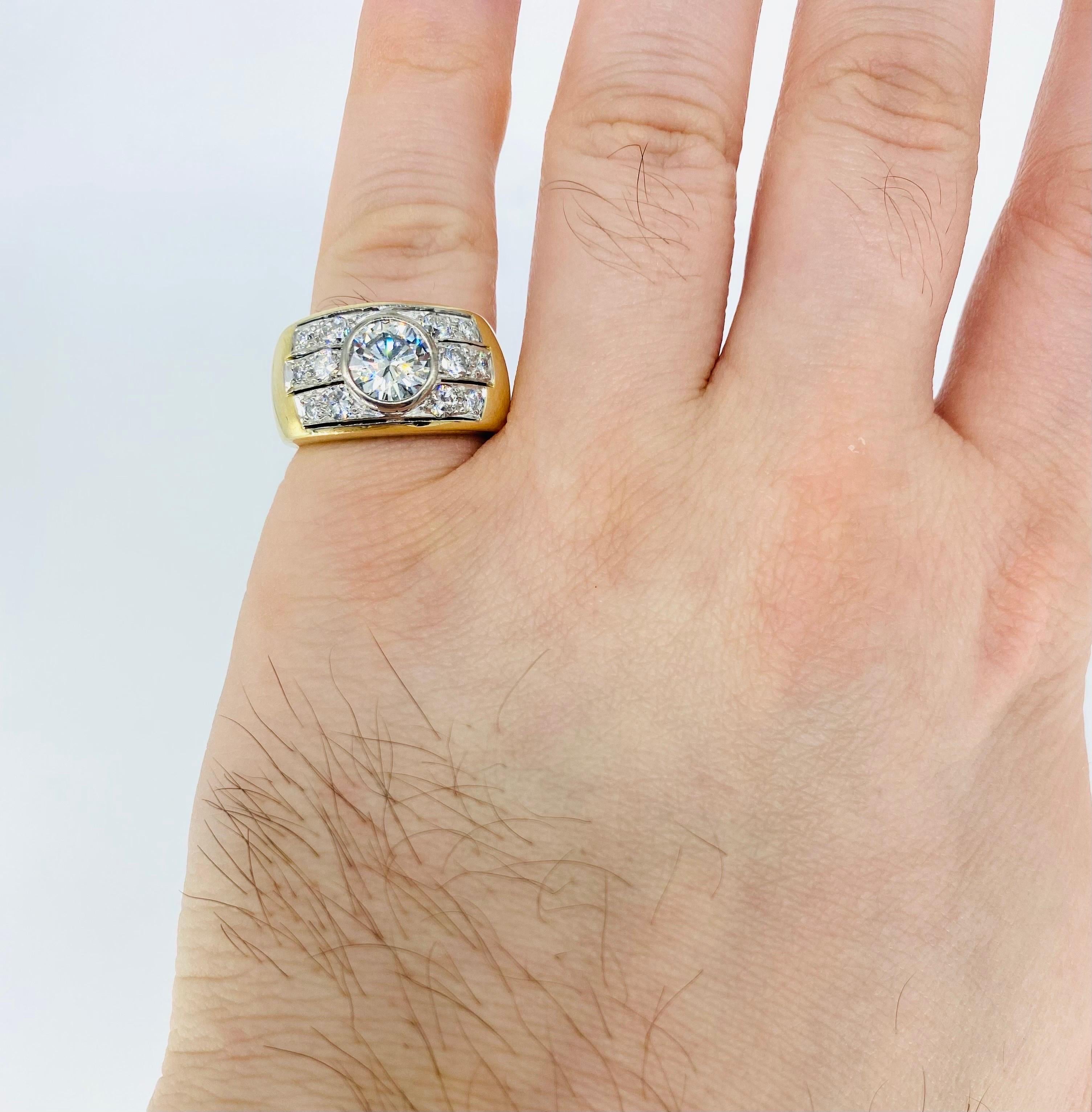 Men’s GIA Certified 2.31 Carat Round Diamond Ring 18k Gold For Sale 2