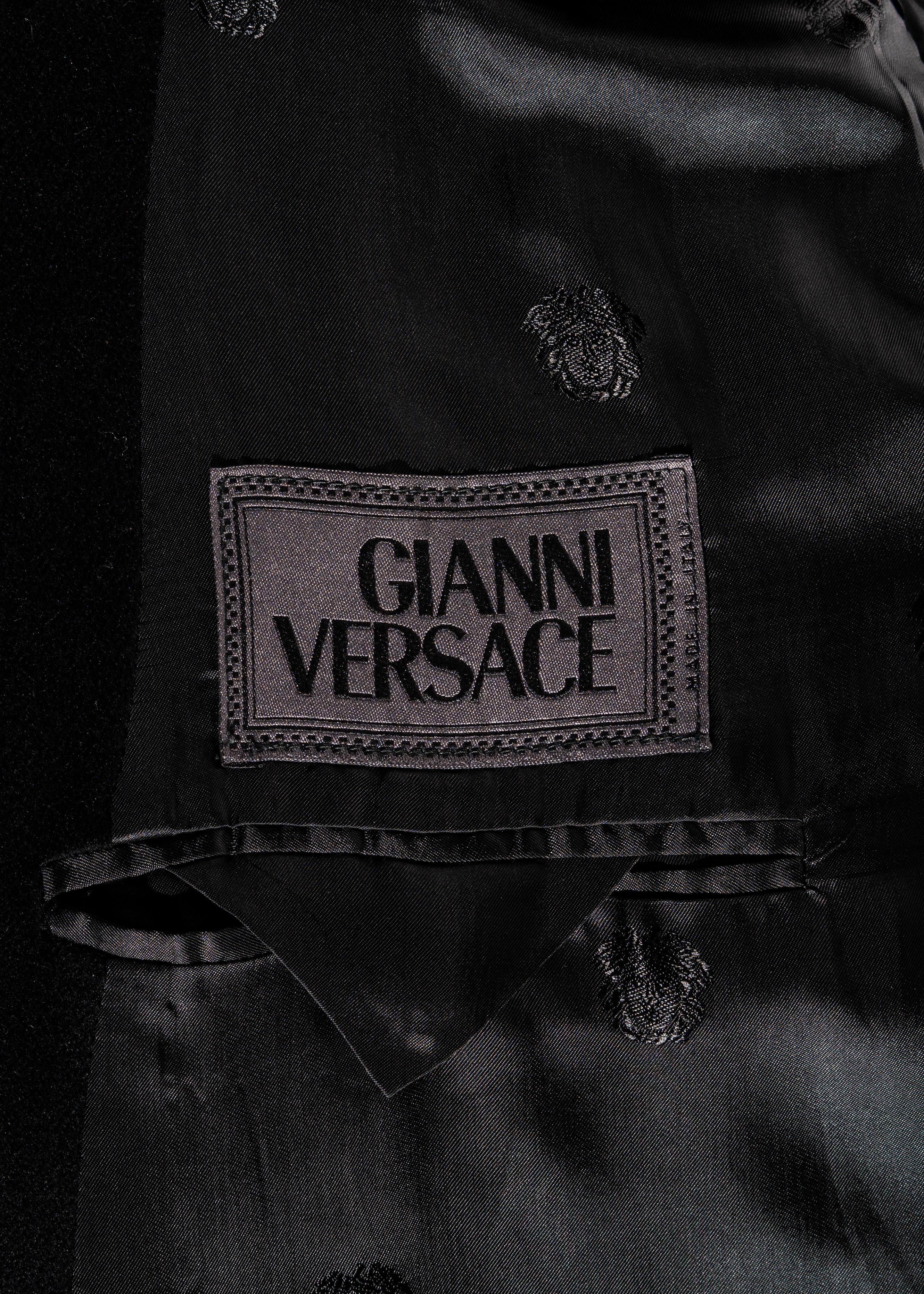 Gianni Versace uomo cappotto oversize in lana cashmere nera con pelliccia di volpe, fw 1999 7