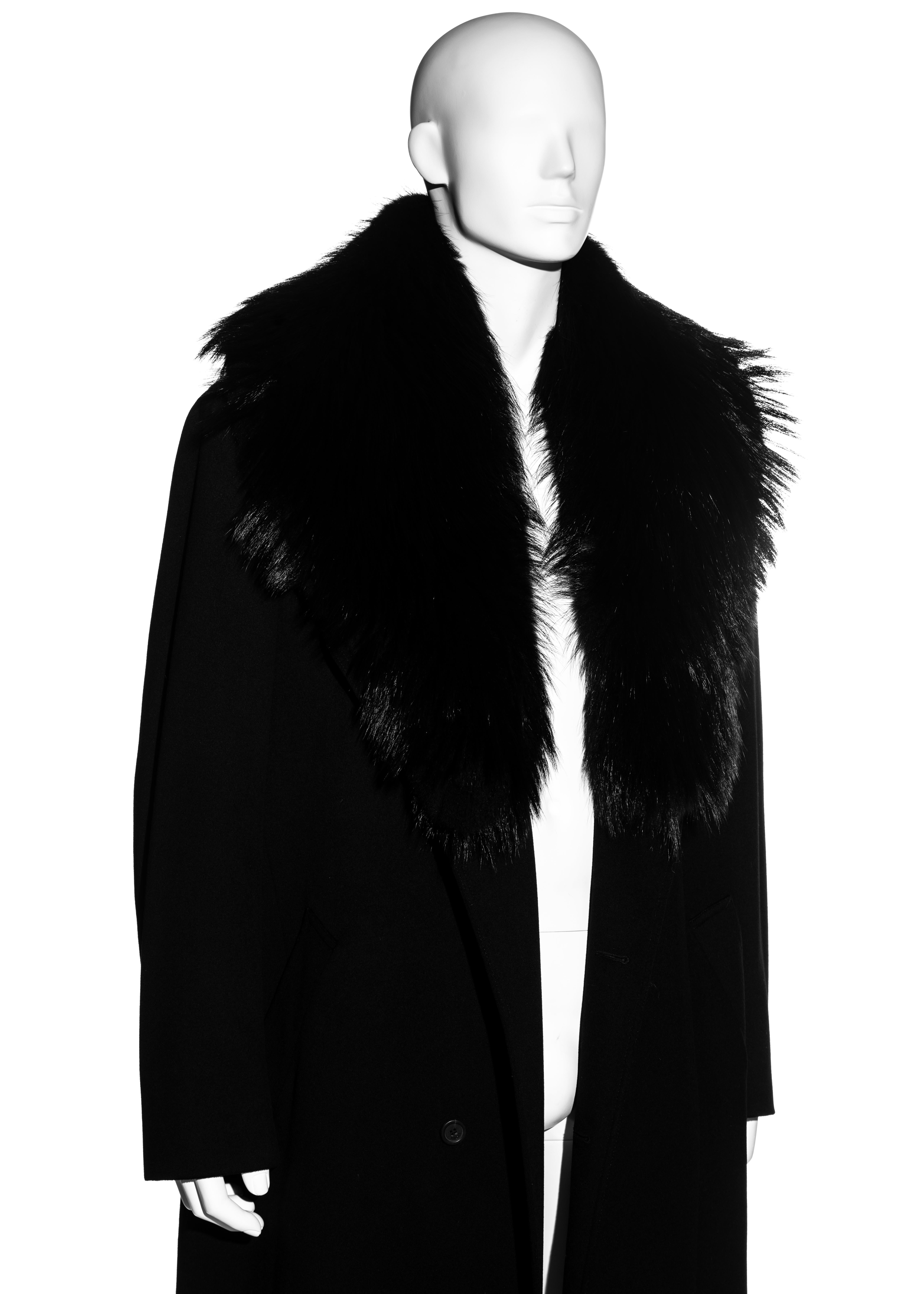 Gianni Versace uomo cappotto oversize in lana cashmere nera con pelliccia di volpe, fw 1999 1