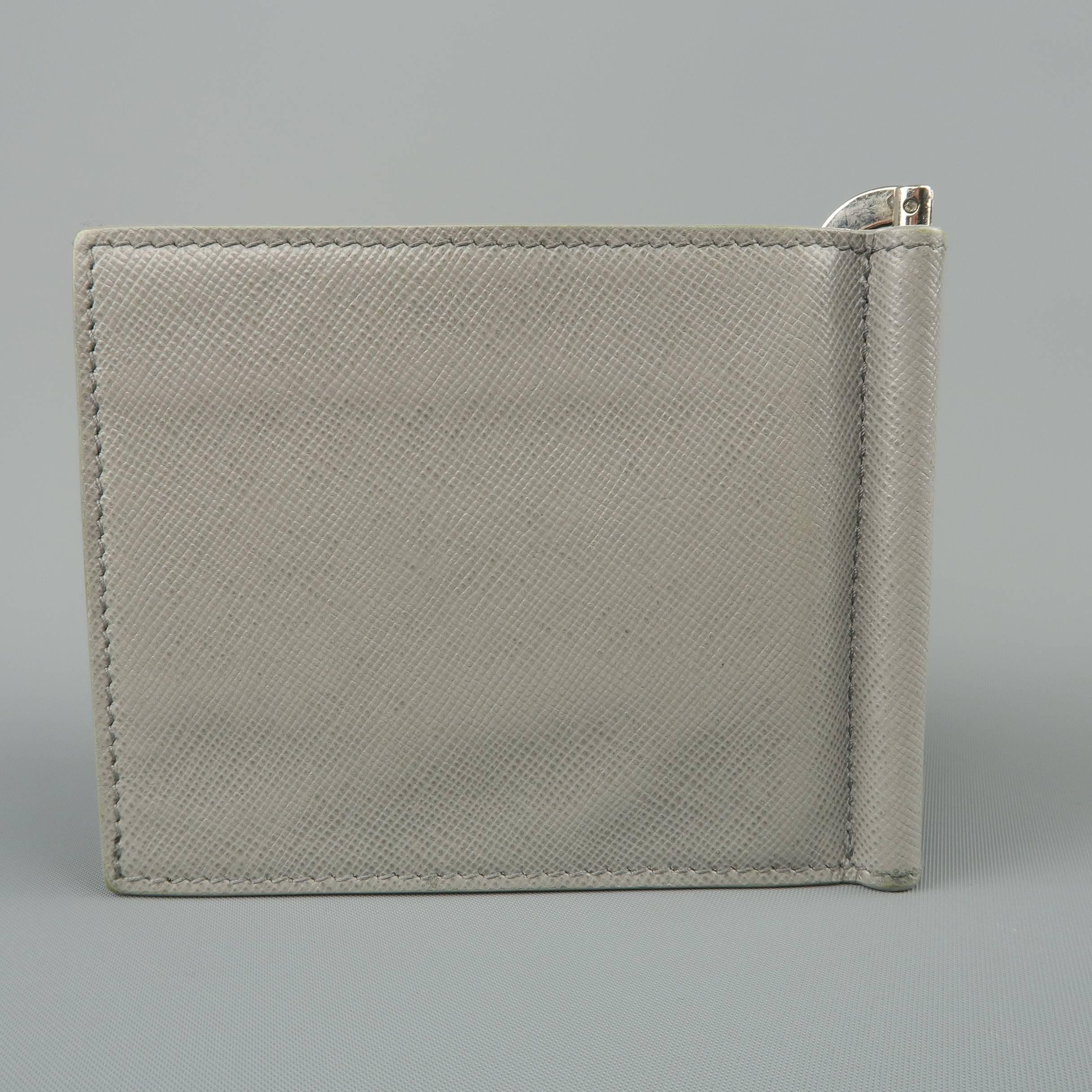 Giorgio Armani Men's Light Gray Textured Leather Money Clip Bifold Wallet In Fair Condition In San Francisco, CA