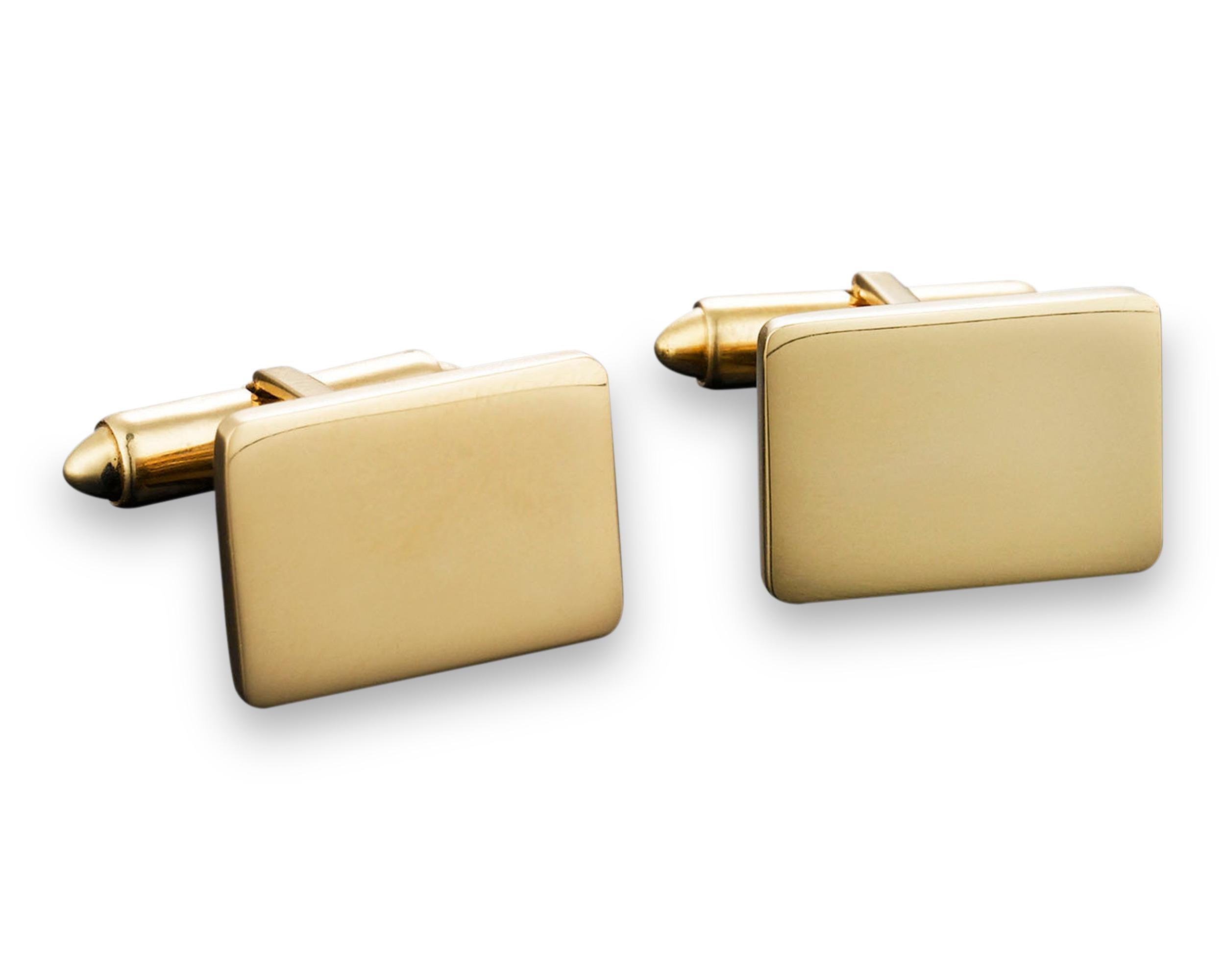These stylish 14K yellow gold cufflinks instantly add a sleek, sophisticated touch to any well-heeled gentleman's wardrobe.

3/4