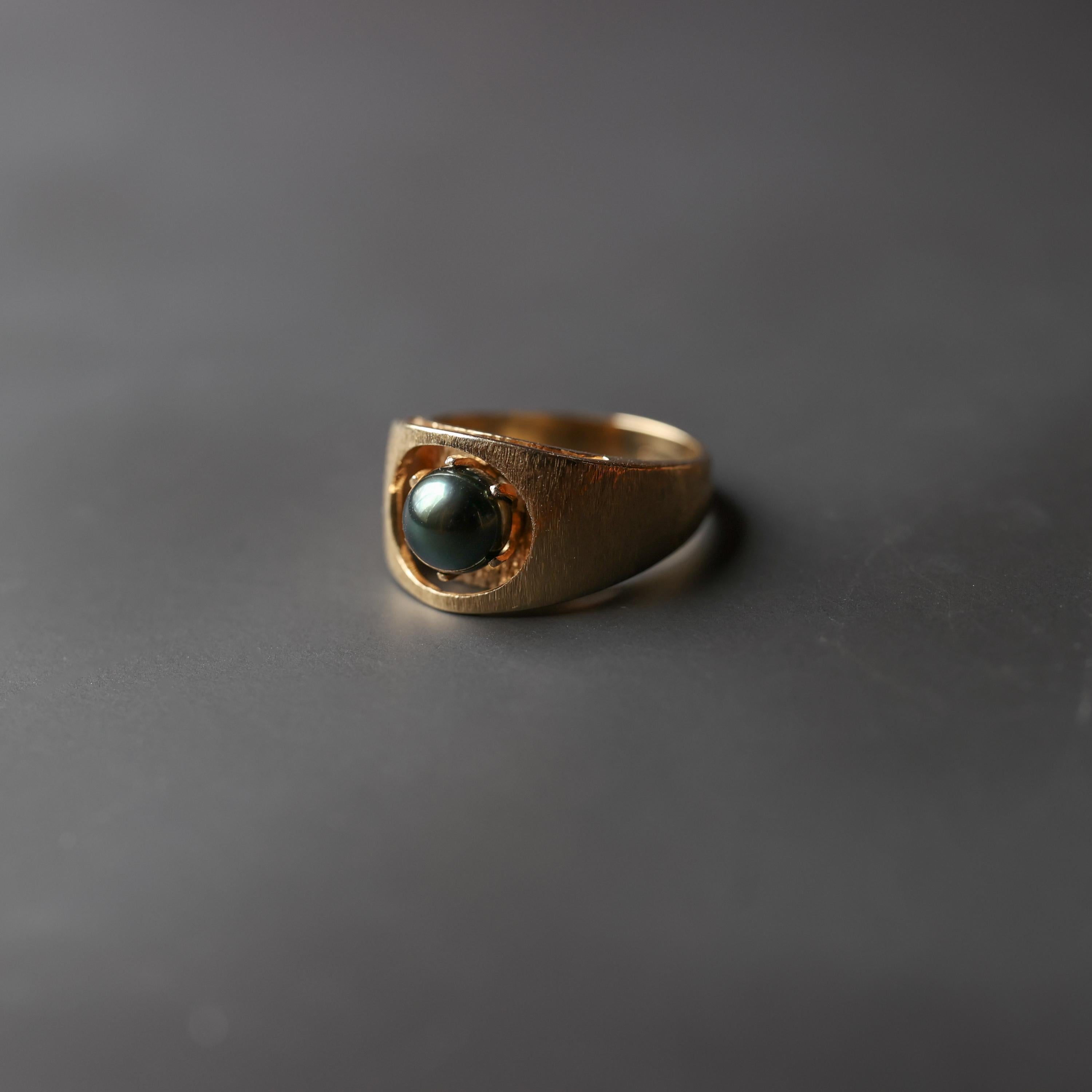 Round Cut Men's Gold Ring with Tahitian Pearl, circa 1970s