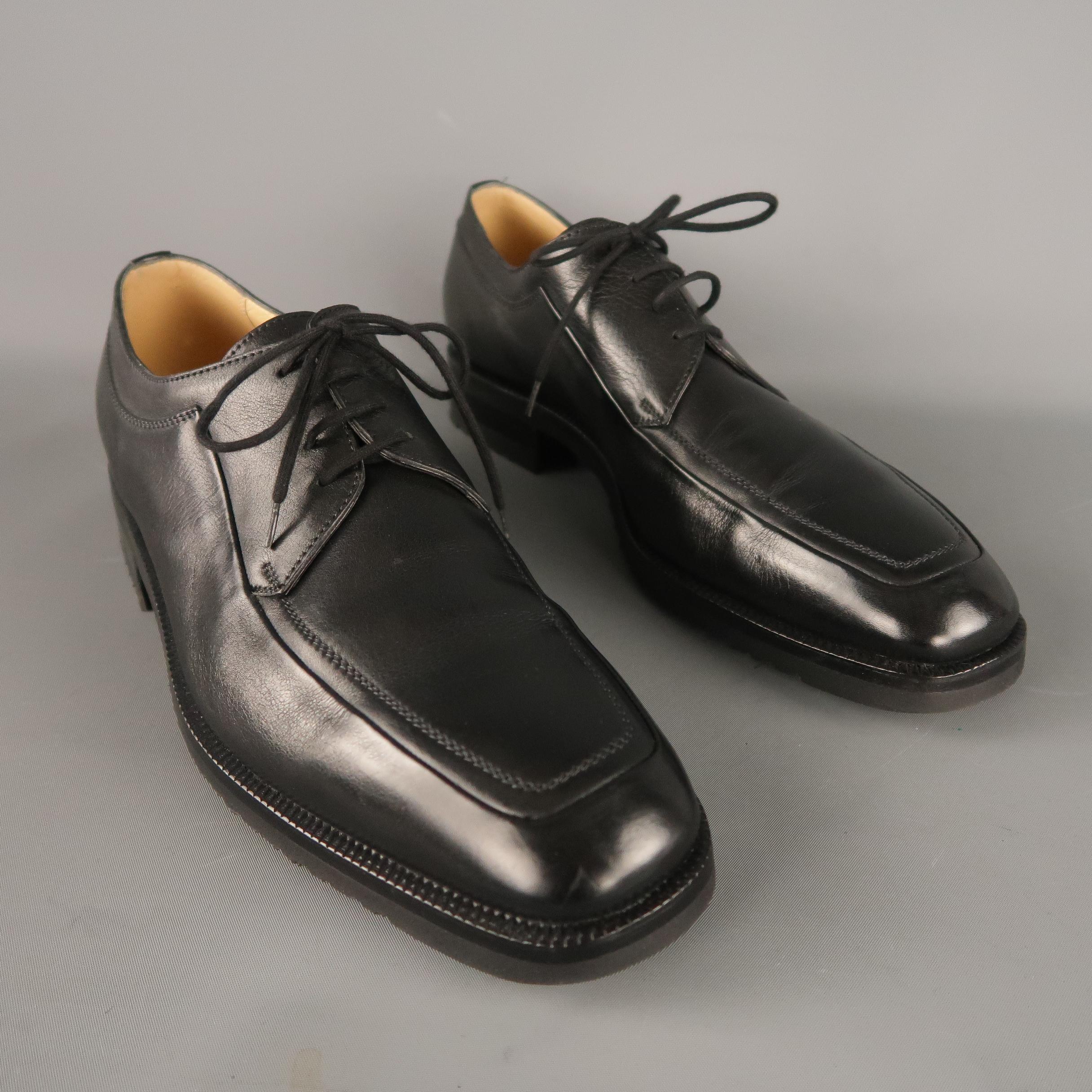 GRAVATI for ARTHUR BEREN Lace Up Shoes comes in a black tone in a solid leather material, with a pointed toe. With Box. Made in Italy.
 
Excellent Good Pre-Owned Condition.
Marked: 9.5
 
Outsole: 12 x 4 in.