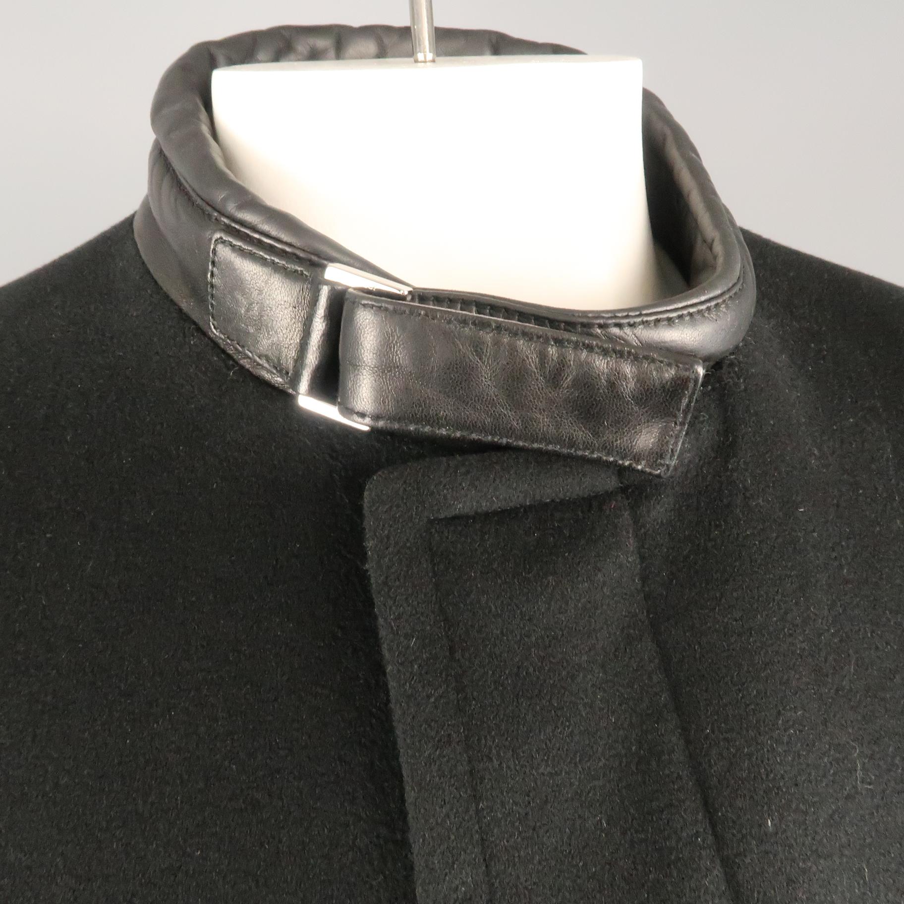 Men's GUCCI by TOM FORD 42 Black Solid Wool / Cashmere Leather Collar Coat In Excellent Condition In San Francisco, CA